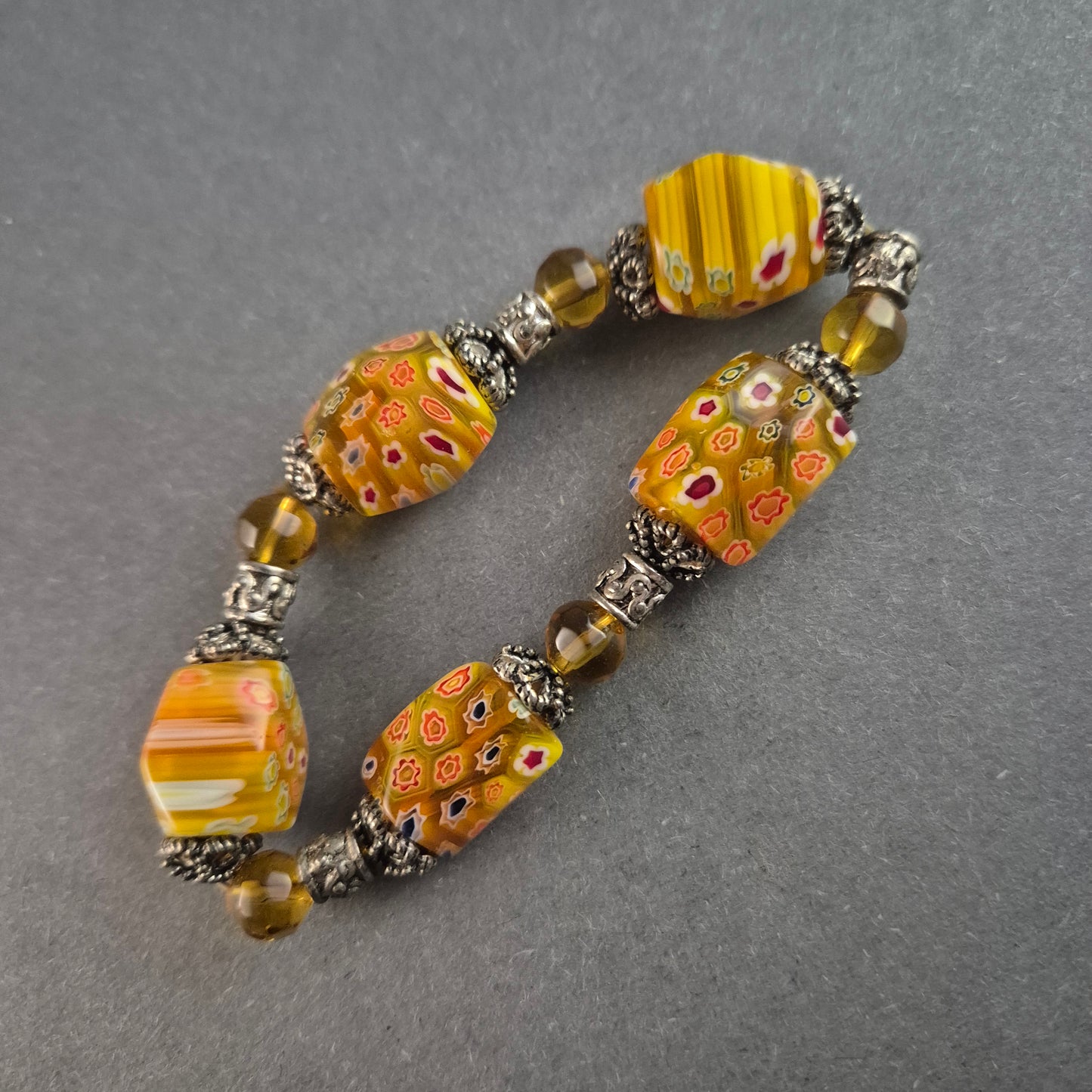 Exklusives Millefiori-Glasarmband – Kunstvolle Farbenpracht