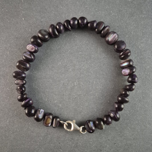 Edles Armband aus dunklen Süßwasserperlen – Eleganz in Schwarz