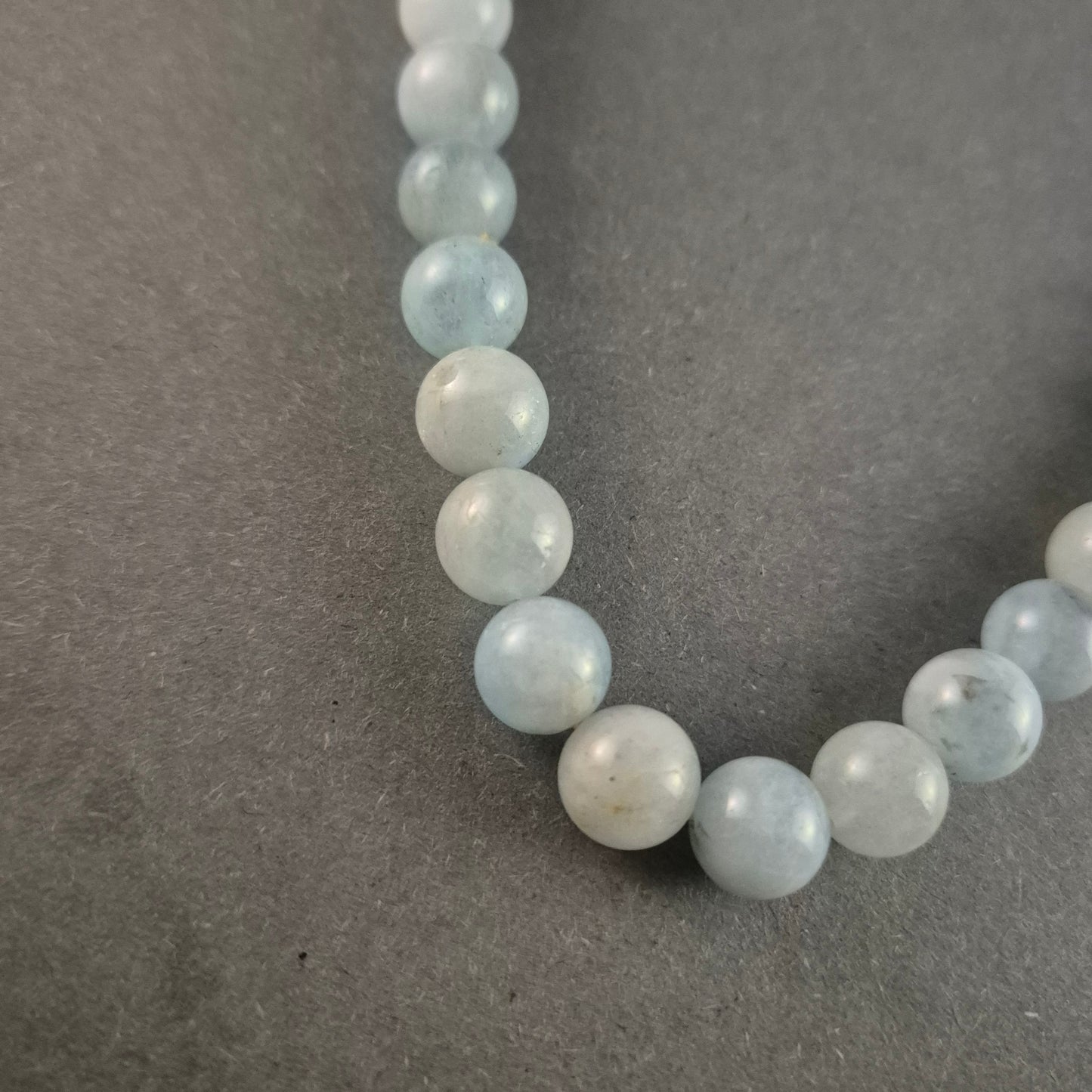 Edle Jade-Perlenkette – Zeitlose Eleganz in sanftem Blau