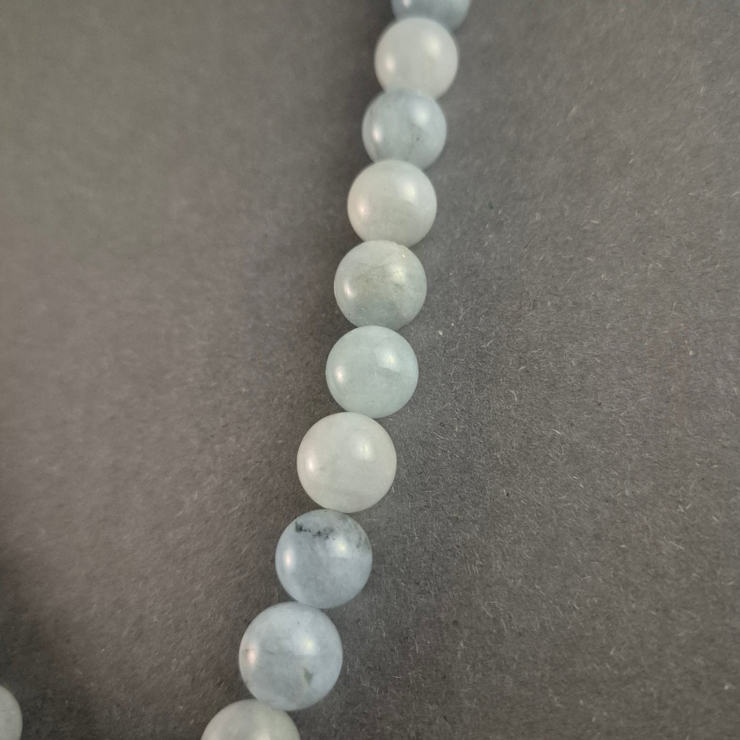 Edle Jade-Perlenkette – Zeitlose Eleganz in sanftem Blau