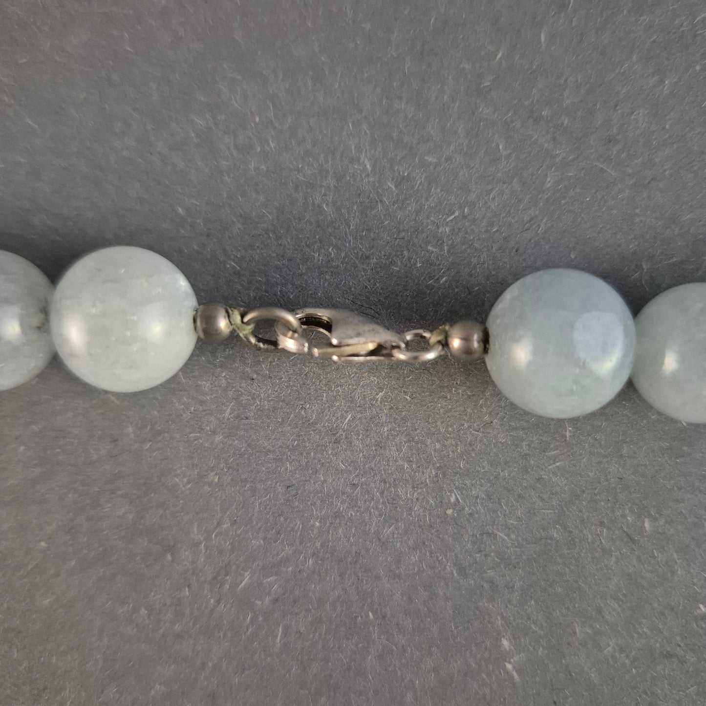 Edle Jade-Perlenkette – Zeitlose Eleganz in sanftem Blau