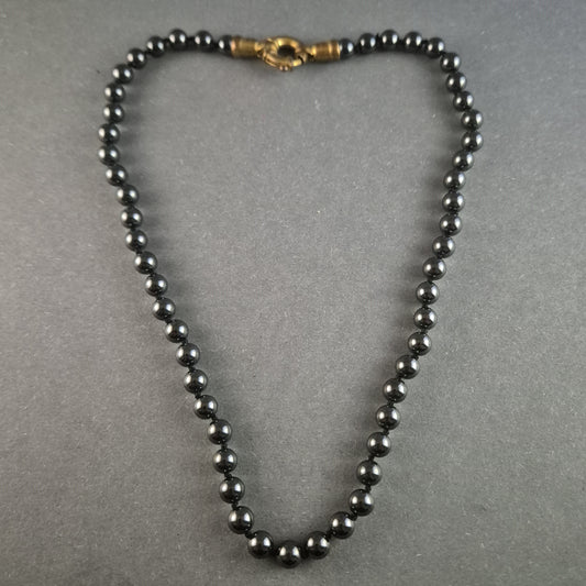 Edles Hämatit-Perlenarmband – Stilvoller Glanz mit Vintage-Verschluss