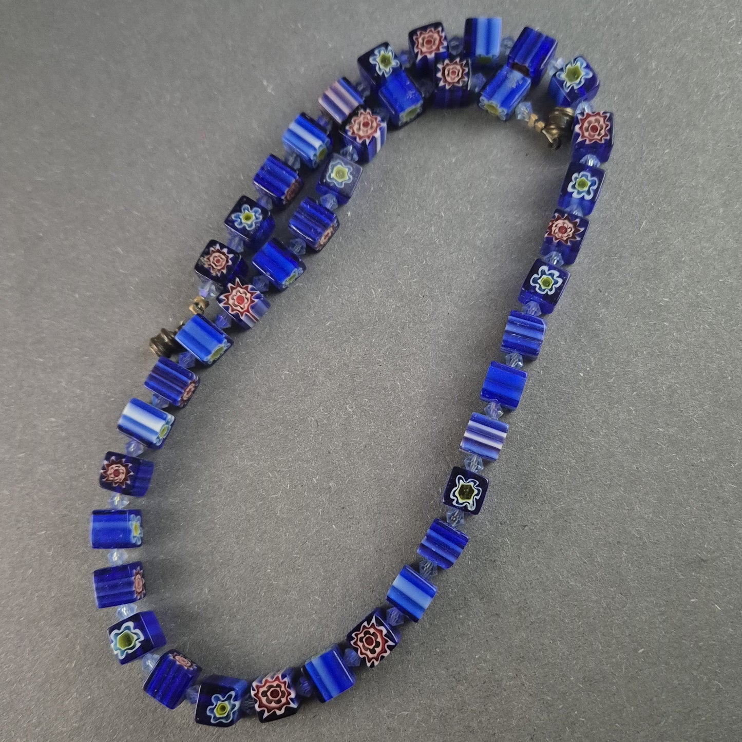 Handgefertigte Millefiori-Glasperlenkette – Buntes Kunsthandwerk aus Murano