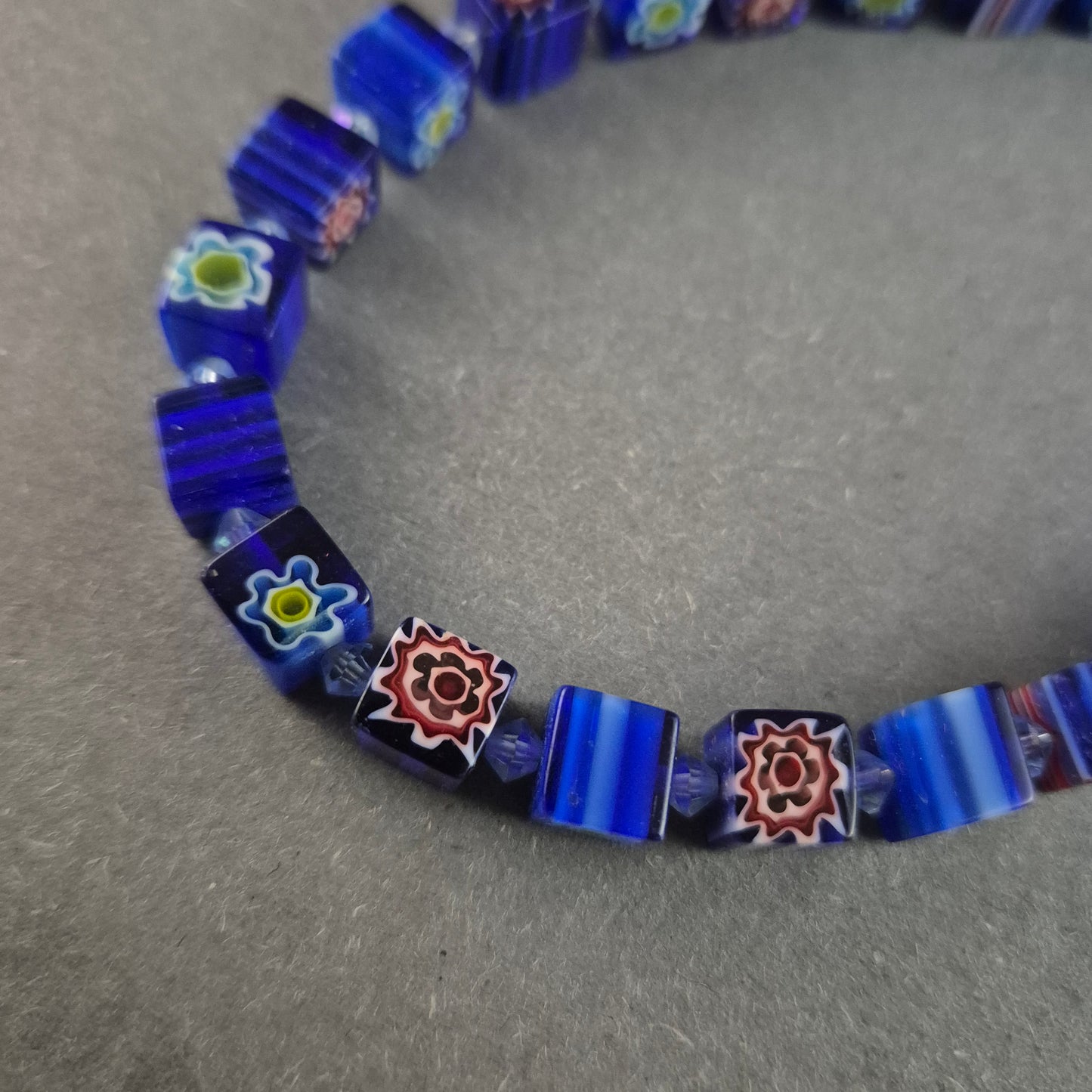 Handgefertigte Millefiori-Glasperlenkette – Buntes Kunsthandwerk aus Murano