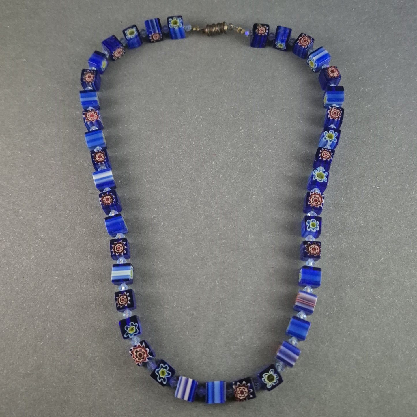 Handgefertigte Millefiori-Glasperlenkette – Buntes Kunsthandwerk aus Murano