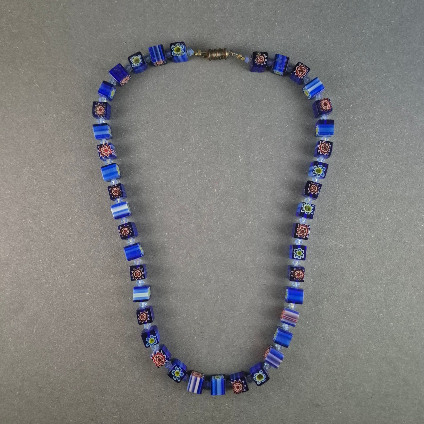 Handgefertigte Millefiori-Glasperlenkette – Buntes Kunsthandwerk aus Murano