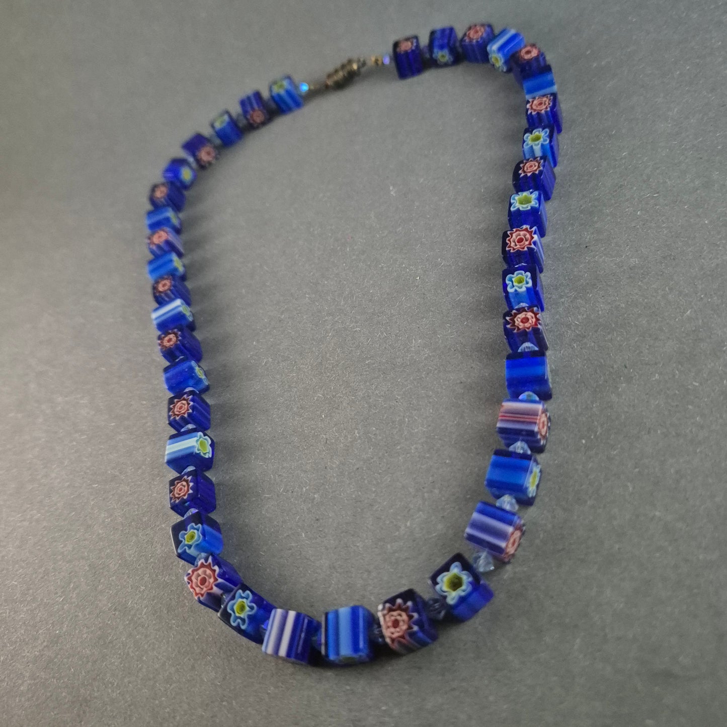 Handgefertigte Millefiori-Glasperlenkette – Buntes Kunsthandwerk aus Murano