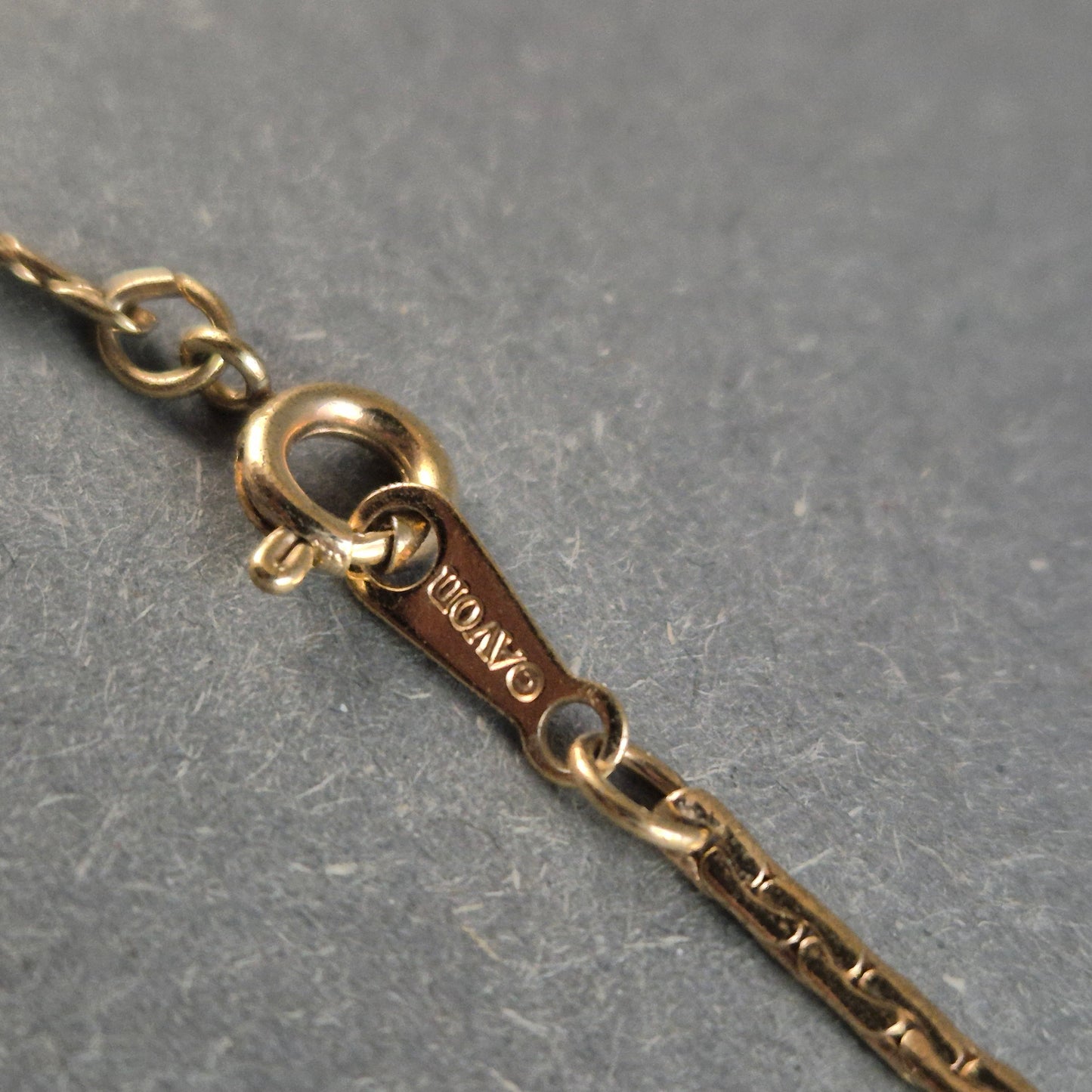 Elegante Vintage-Goldkette mit geschwungenem Mittelteil