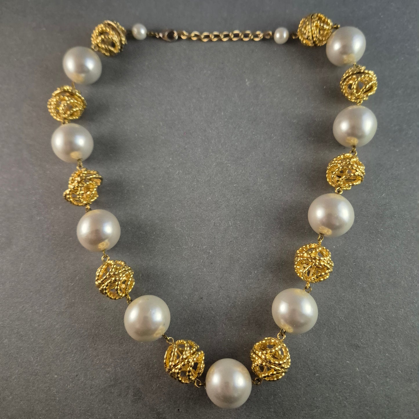 Exklusive Vintage-Perlenkette – Eleganter Gold-Look mit filigranen Akzenten