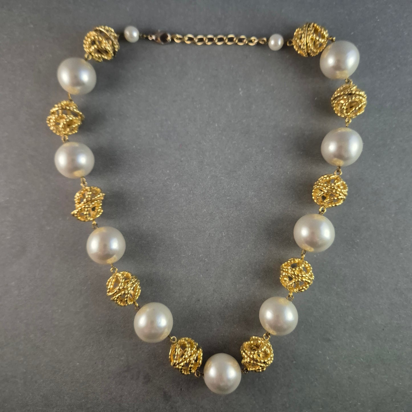 Exklusive Vintage-Perlenkette – Eleganter Gold-Look mit filigranen Akzenten