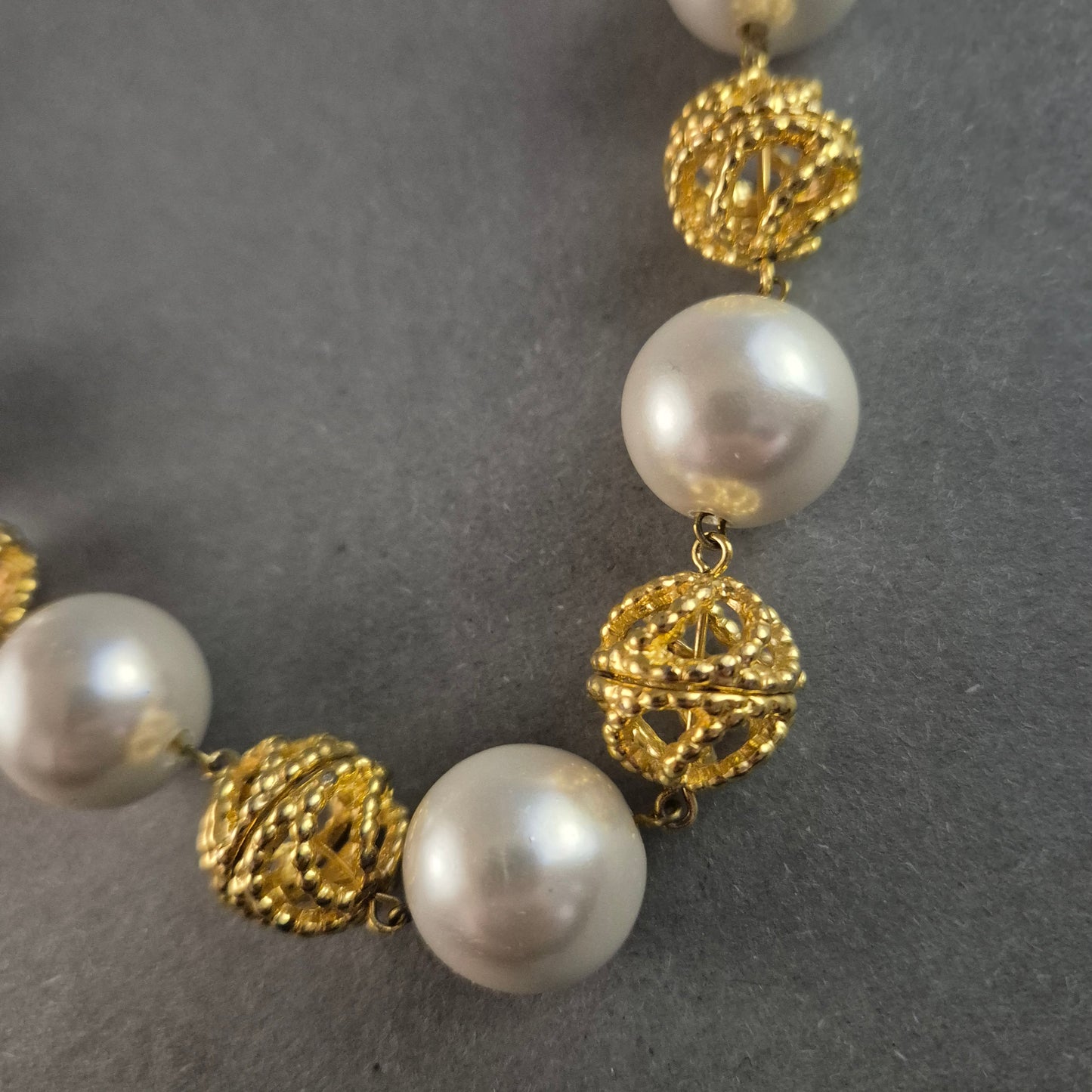 Exklusive Vintage-Perlenkette – Eleganter Gold-Look mit filigranen Akzenten