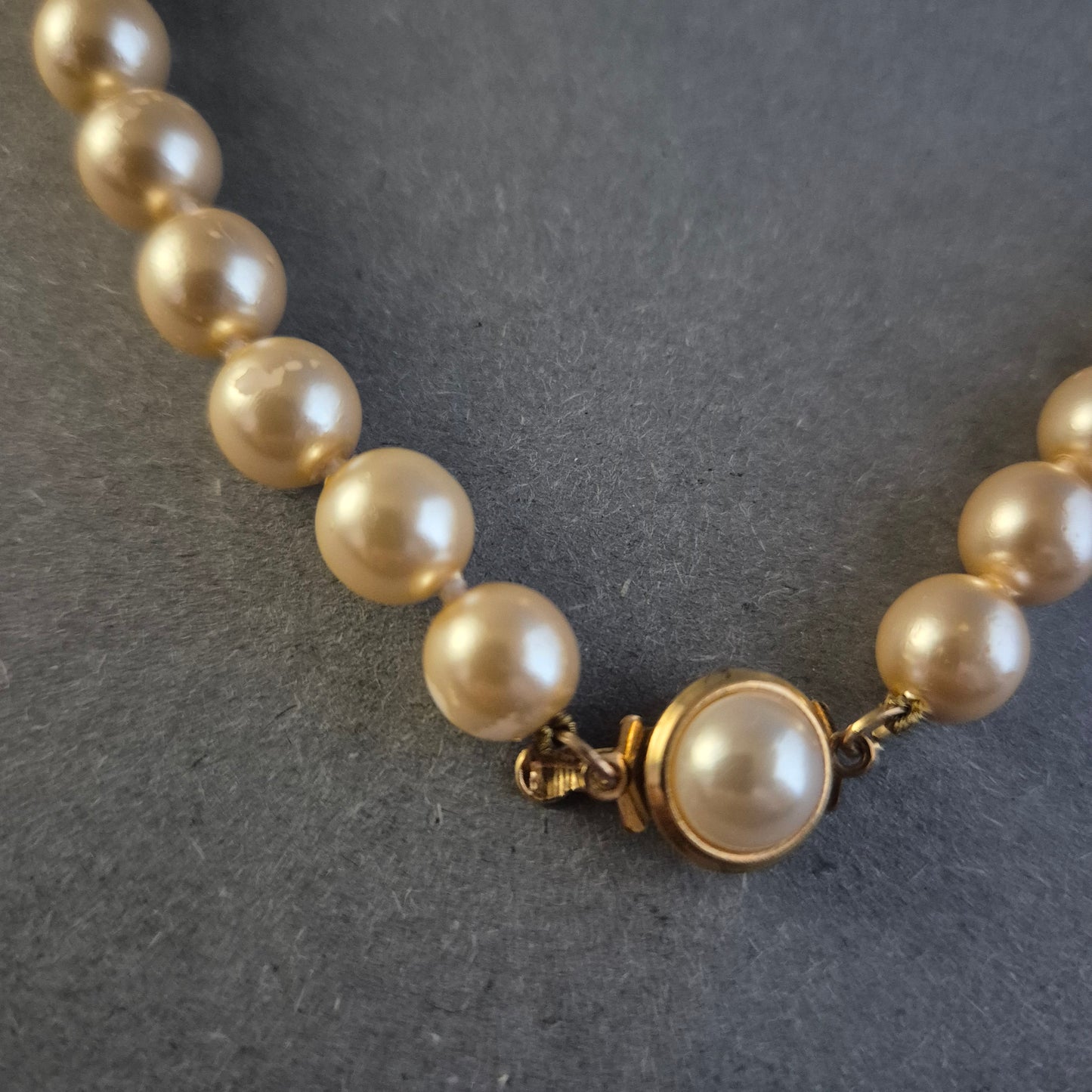 Klassische Vintage-Perlenkette – Zeitlose Eleganz mit edlem Goldverschluss