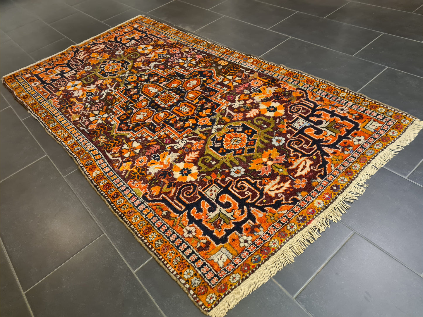 Perserteppich Orientteppich Handgeknüpfter Teppich Heris antik 210x116cm