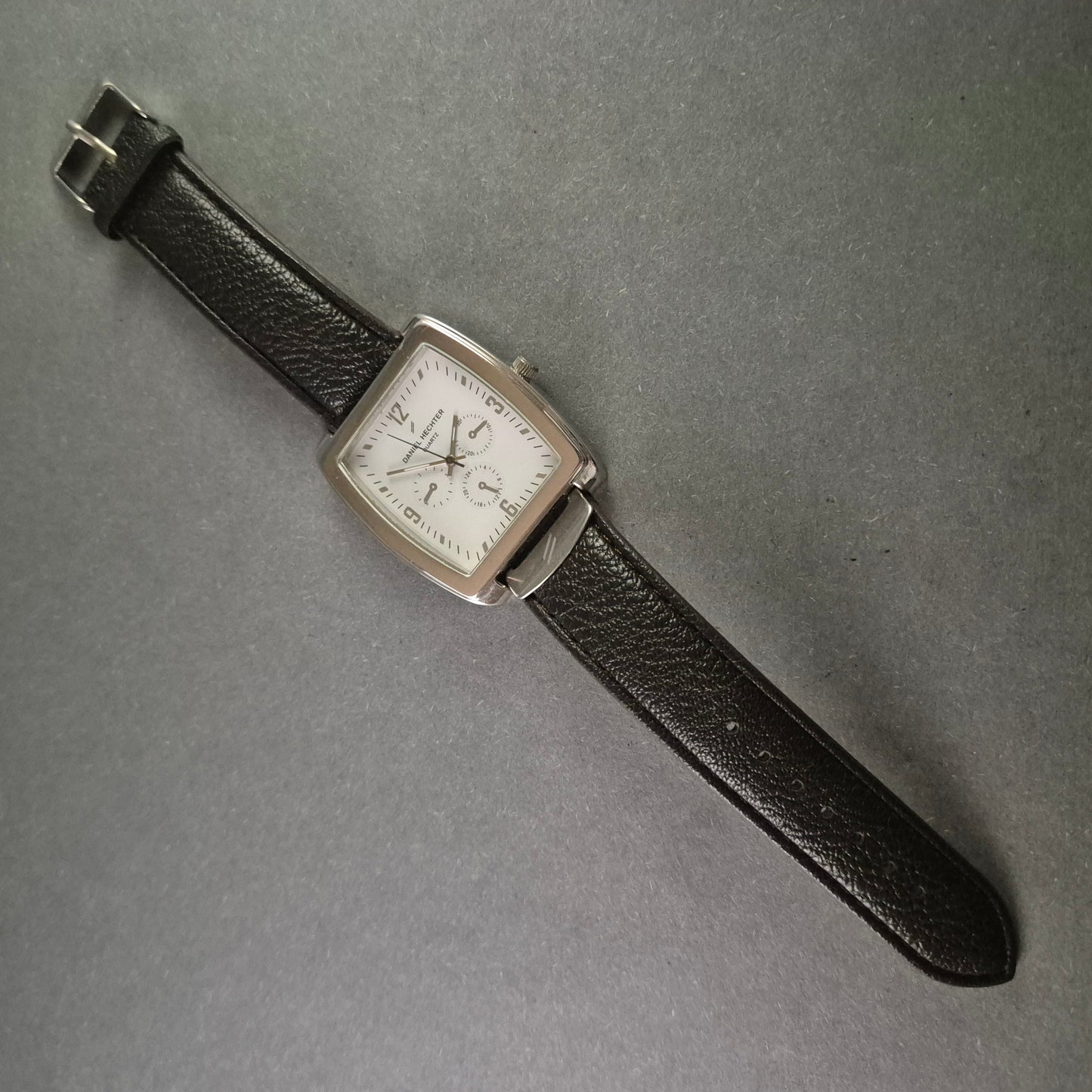 Stilvolle Daniel Hechter Herrenarmbanduhr – Elegantes rechteckiges Design