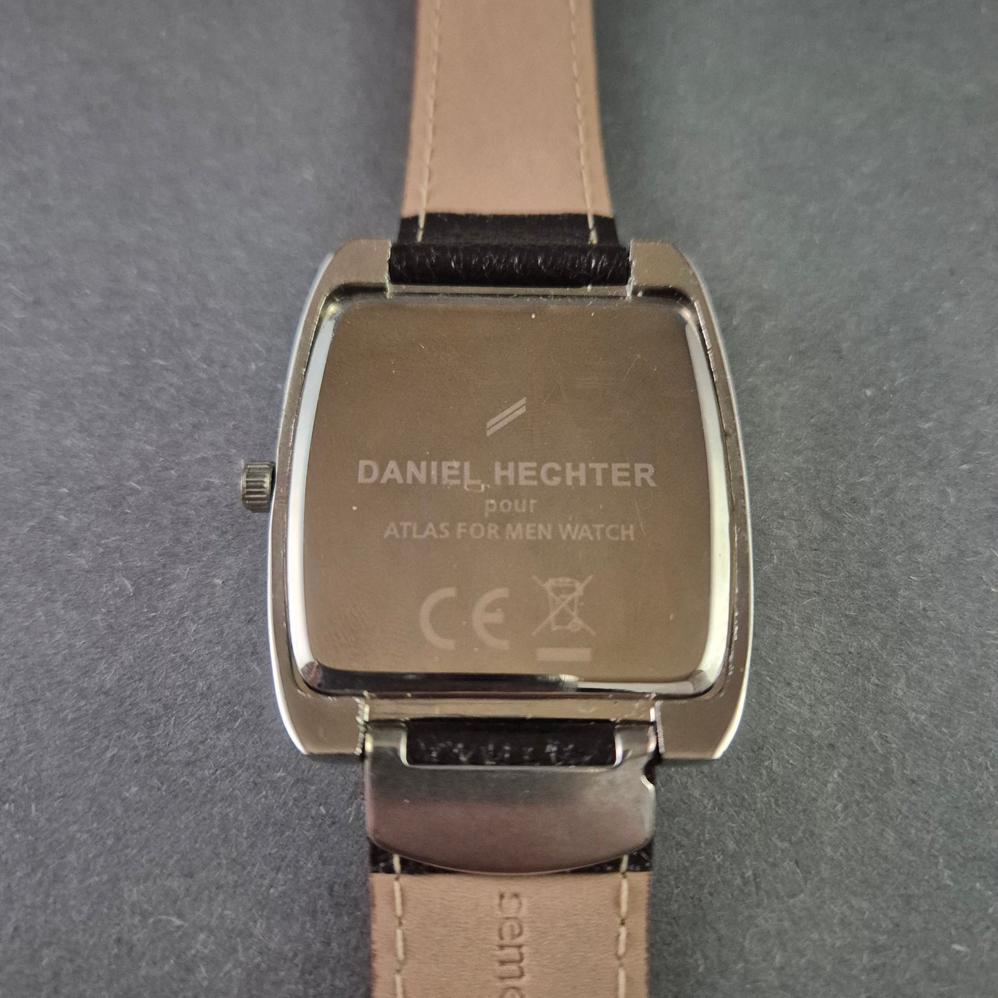 Stilvolle Daniel Hechter Herrenarmbanduhr – Elegantes rechteckiges Design