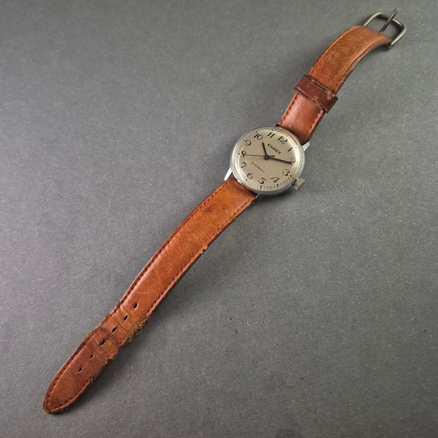 Vintage Karex Herrenarmbanduhr – Klassischer Stil mit braunem Lederarmband