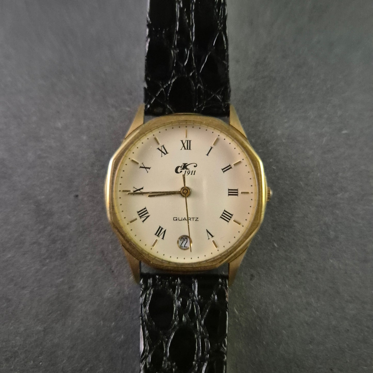 Elegante GK 1911 Herrenarmbanduhr – Klassisches Design mit römischen Ziffern