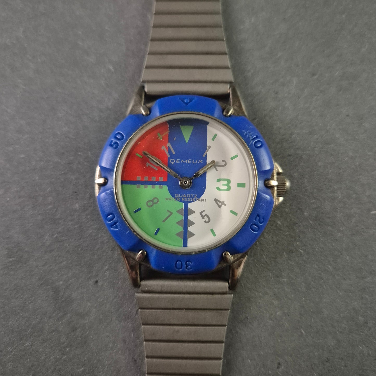 Seltene Qemeux Herrenarmbanduhr – Buntes Design mit Edelstahlarmband