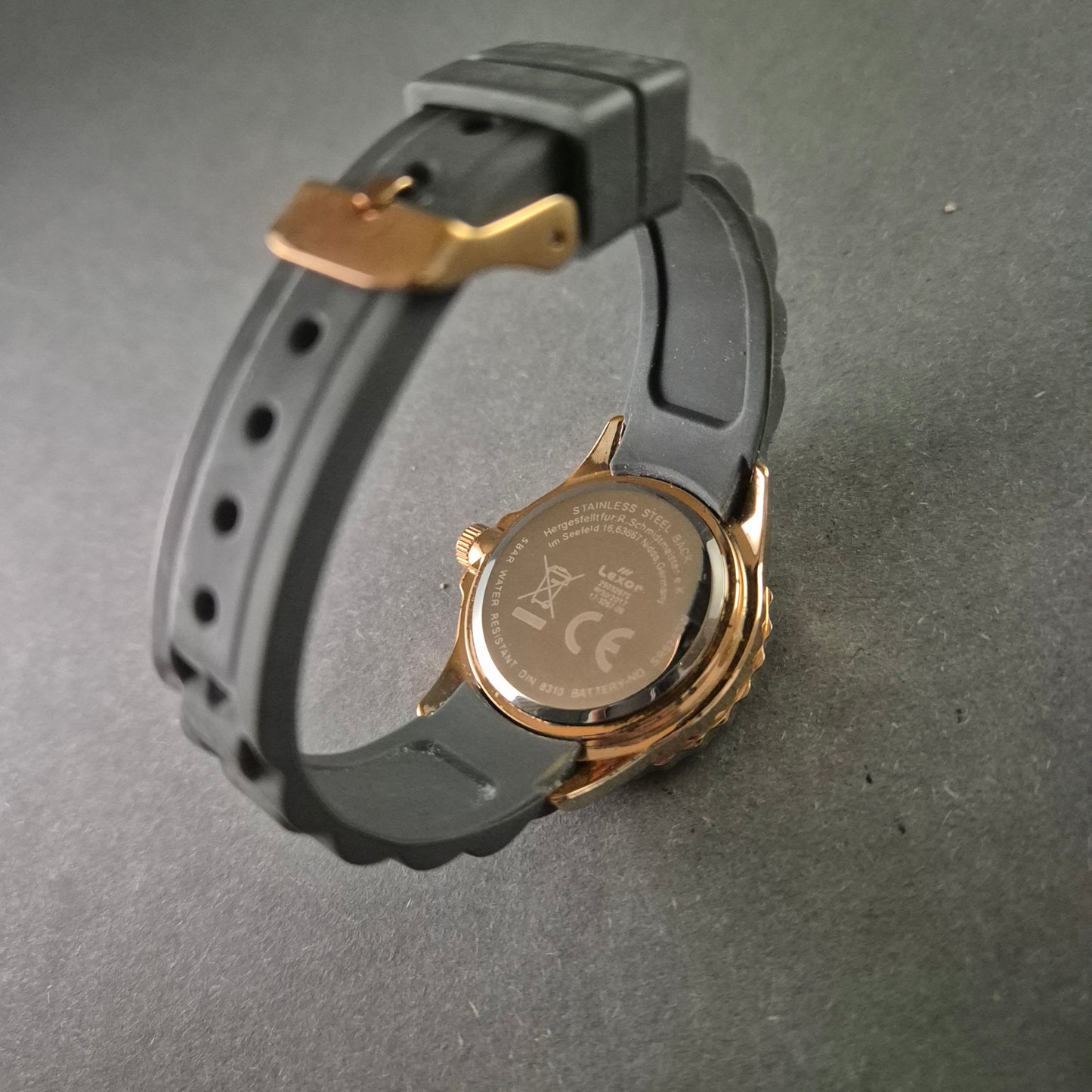 Sportliche Lorus Taucheruhr – Wasserdicht bis 5 ATM mit Silikonarmband