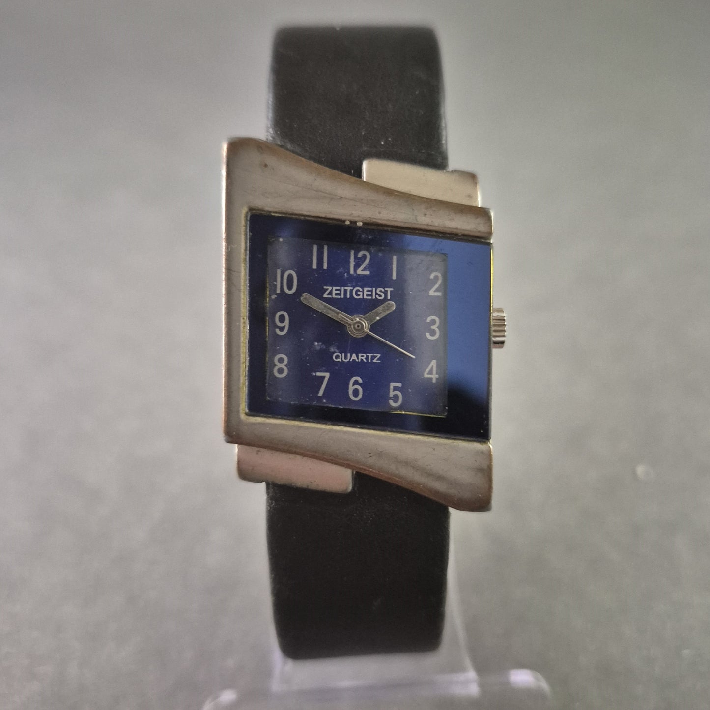 Zeitgeist Herrenarmbanduhr – Extravagantes eckiges Design mit blauem Zifferblatt