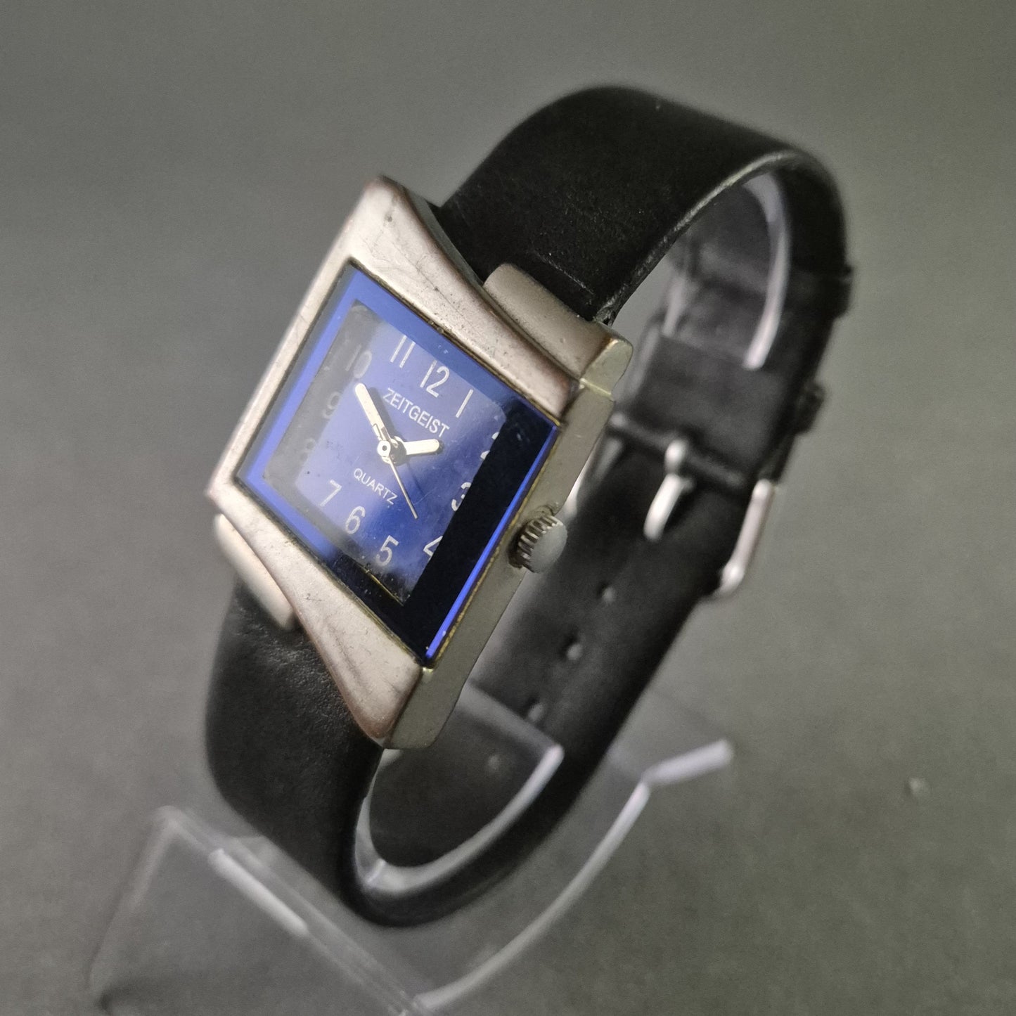 Zeitgeist Herrenarmbanduhr – Extravagantes eckiges Design mit blauem Zifferblatt