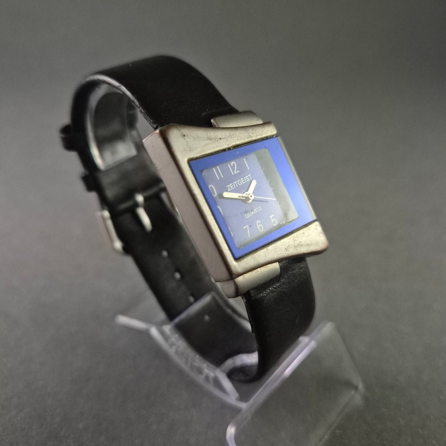 Zeitgeist Herrenarmbanduhr – Extravagantes eckiges Design mit blauem Zifferblatt