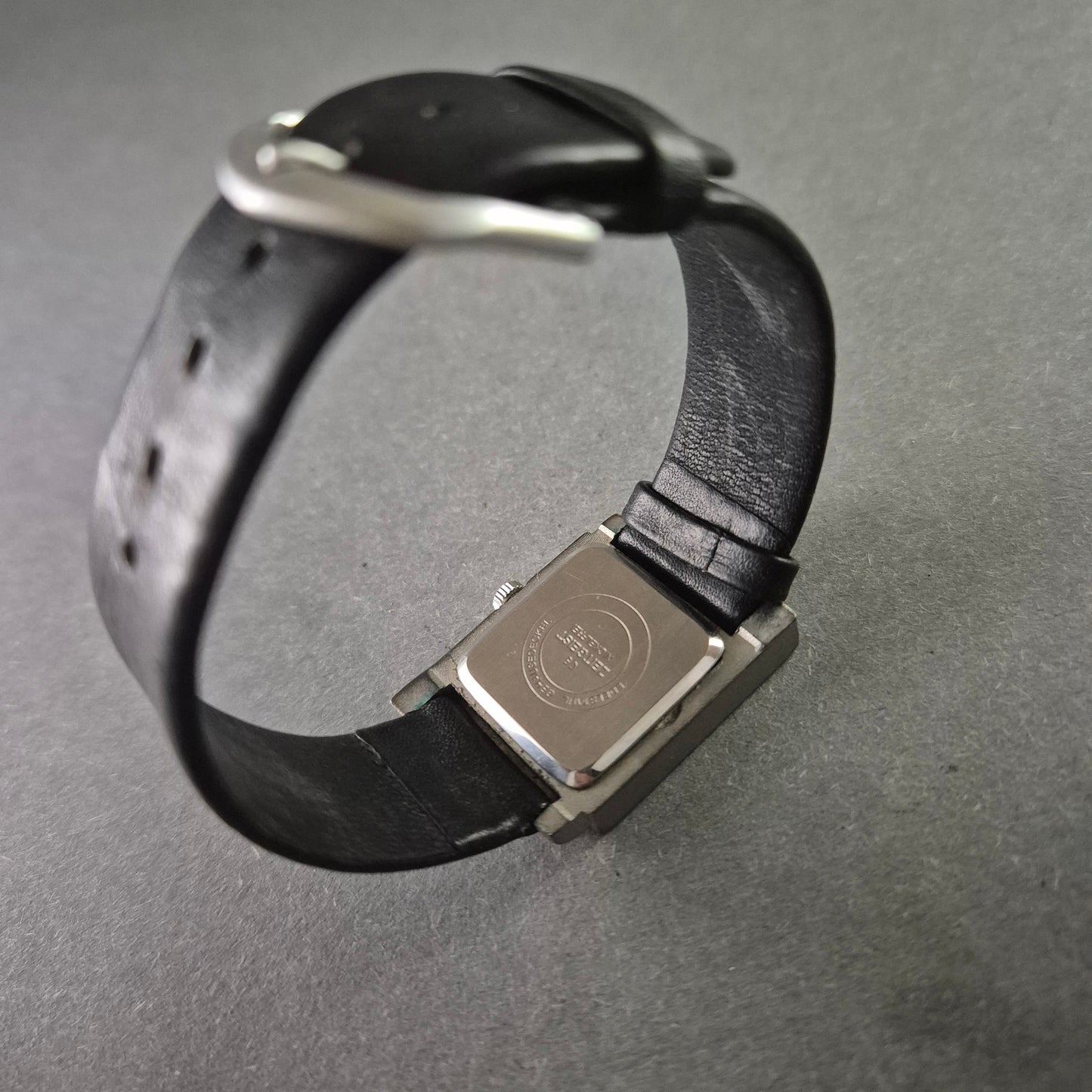 Zeitgeist Herrenarmbanduhr – Extravagantes eckiges Design mit blauem Zifferblatt