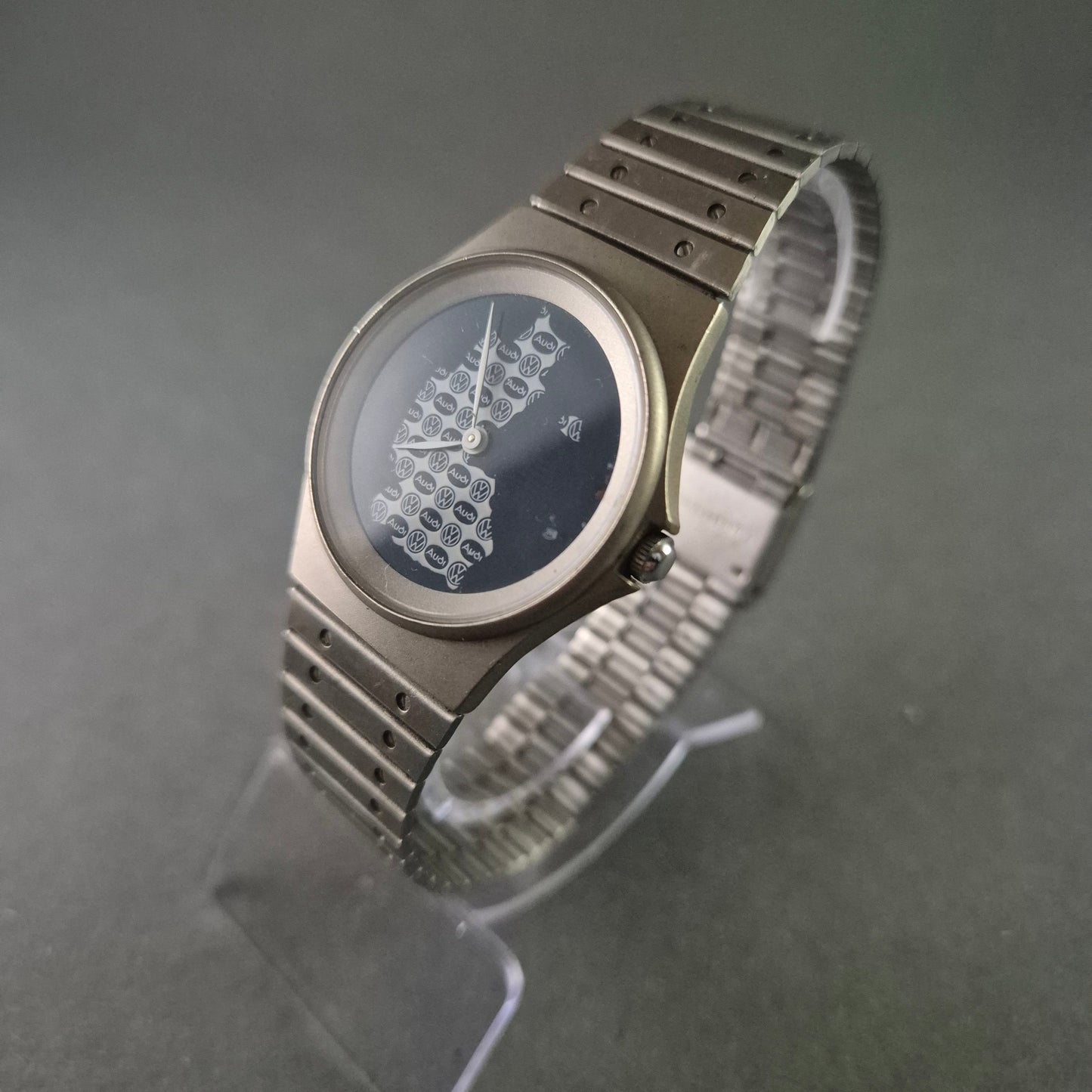 Seltene Audi & VW Sammleruhr – Edelstahlarmband mit einzigartigem Logo-Design