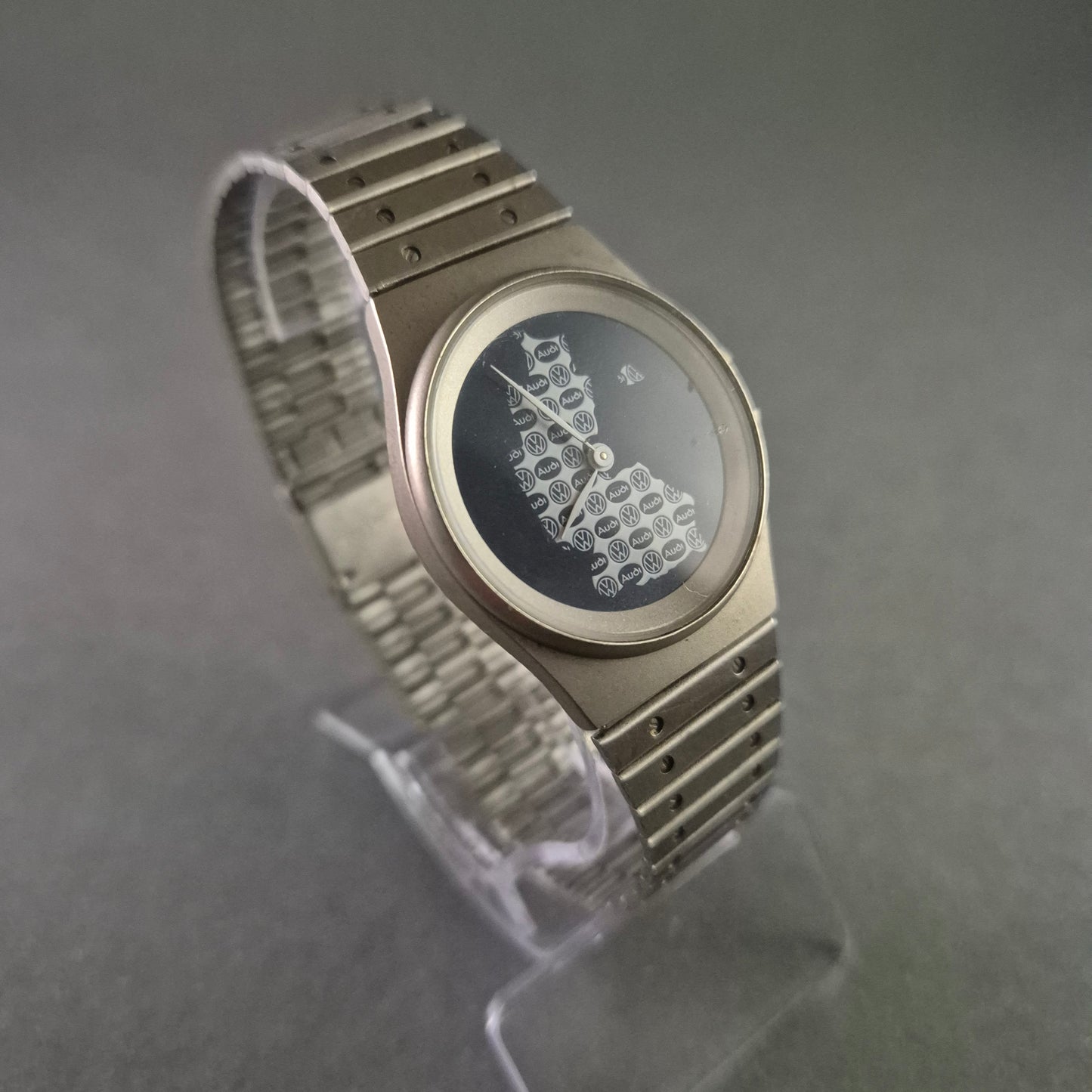 Seltene Audi & VW Sammleruhr – Edelstahlarmband mit einzigartigem Logo-Design