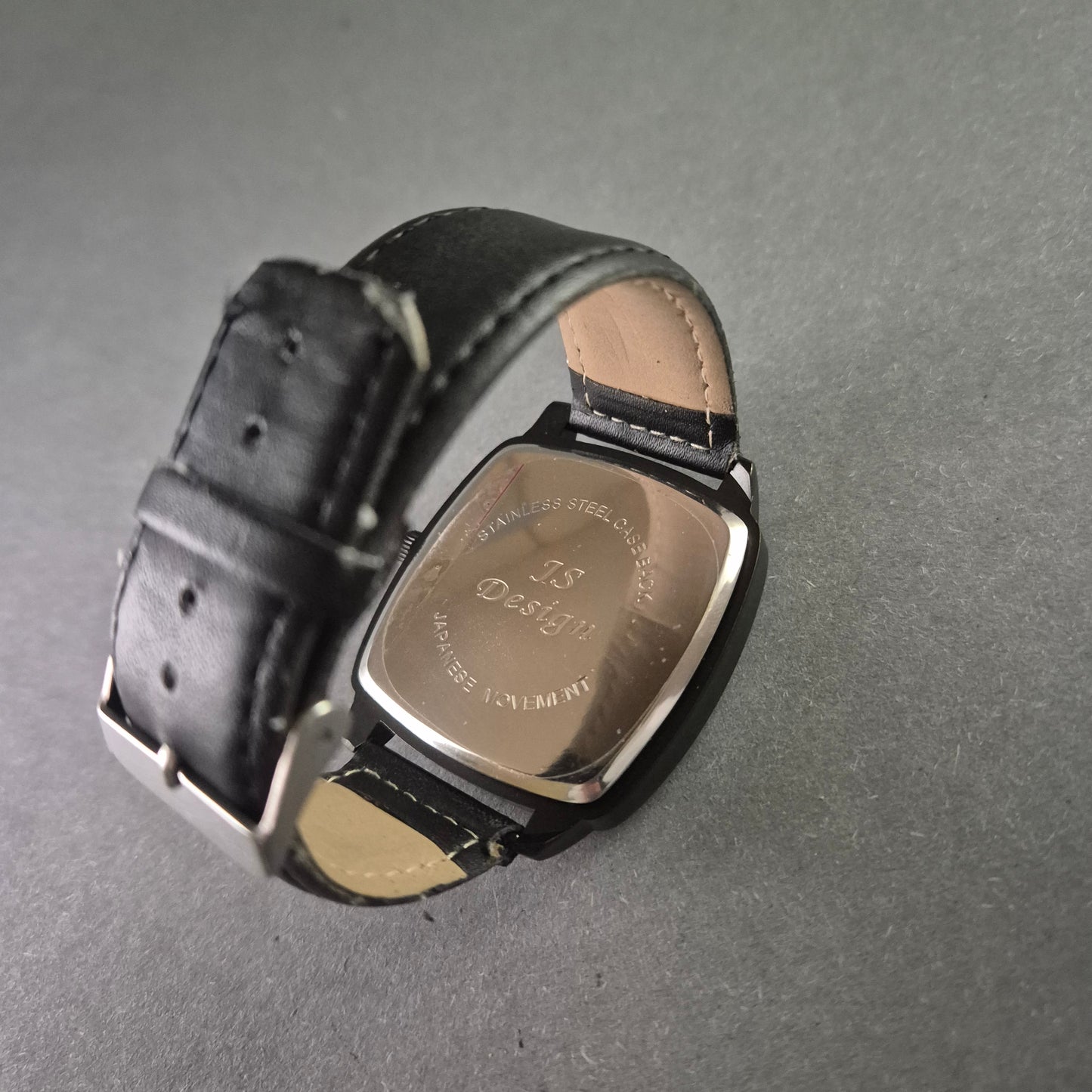 JS Design Herrenarmbanduhr – Markantes Fliegeruhren-Design in Schwarz