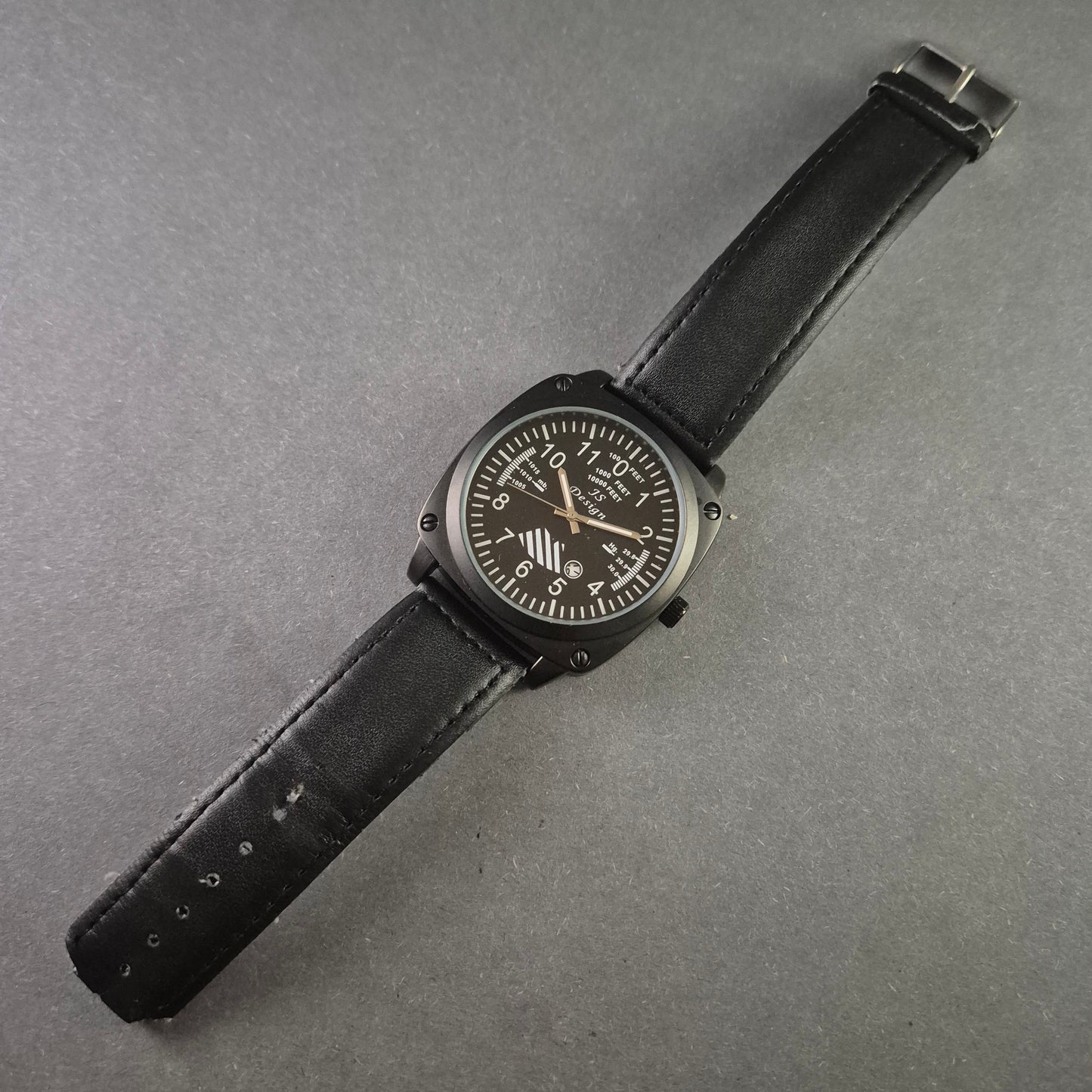 JS Design Herrenarmbanduhr – Markantes Fliegeruhren-Design in Schwarz