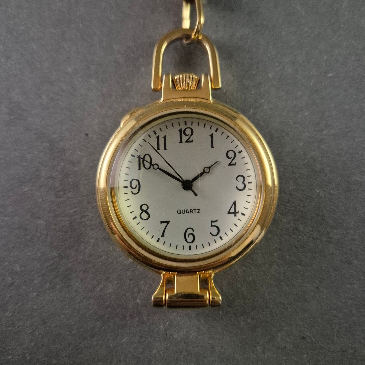 Elegante Goldene Taschenuhr – Klassisches Design mit Kette