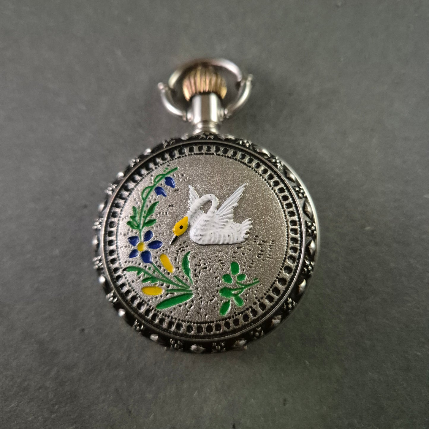 Antike Silberne Taschenuhr – Elegantes Schwan-Design mit Klappdeckel