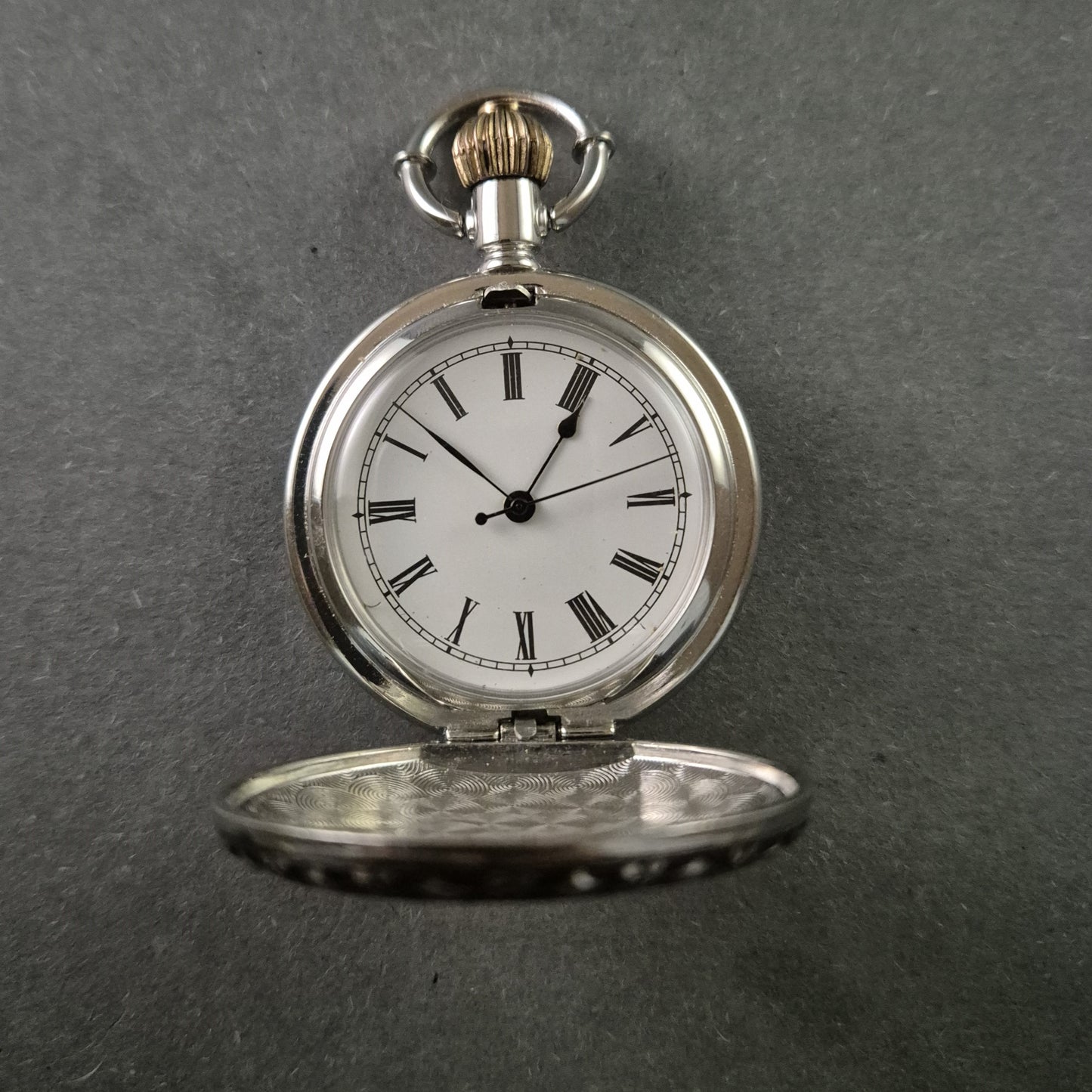 Antike Silberne Taschenuhr – Elegantes Schwan-Design mit Klappdeckel