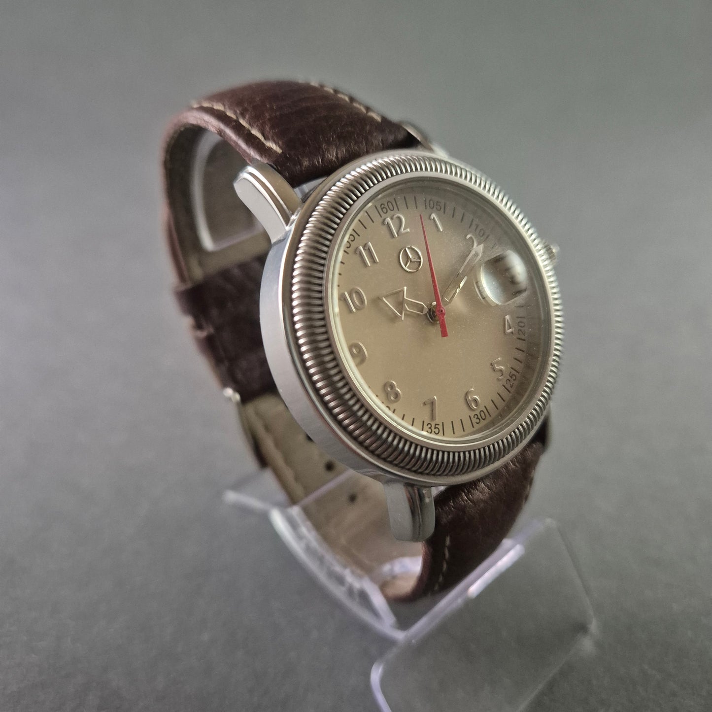 Mercedes-Benz Herrenarmbanduhr – Klassisches Design mit Lederarmband