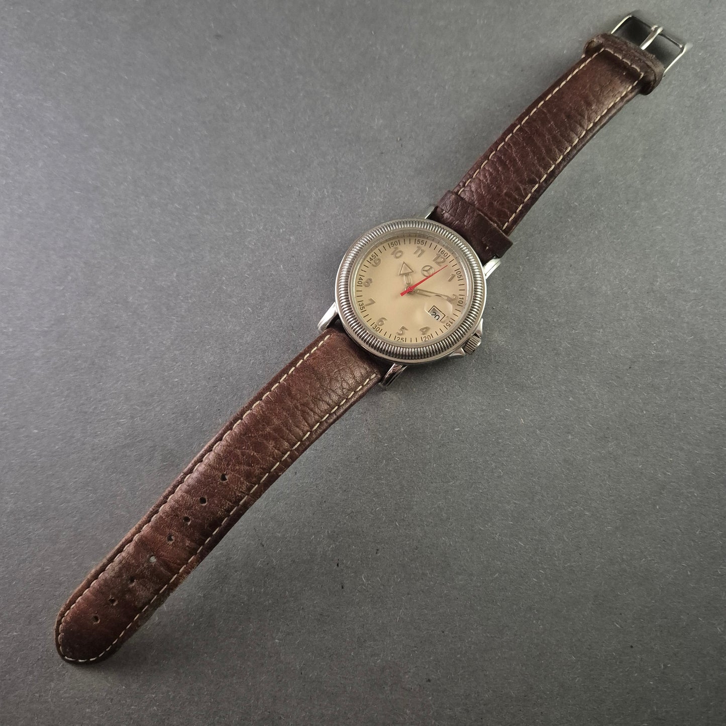 Mercedes-Benz Herrenarmbanduhr – Klassisches Design mit Lederarmband