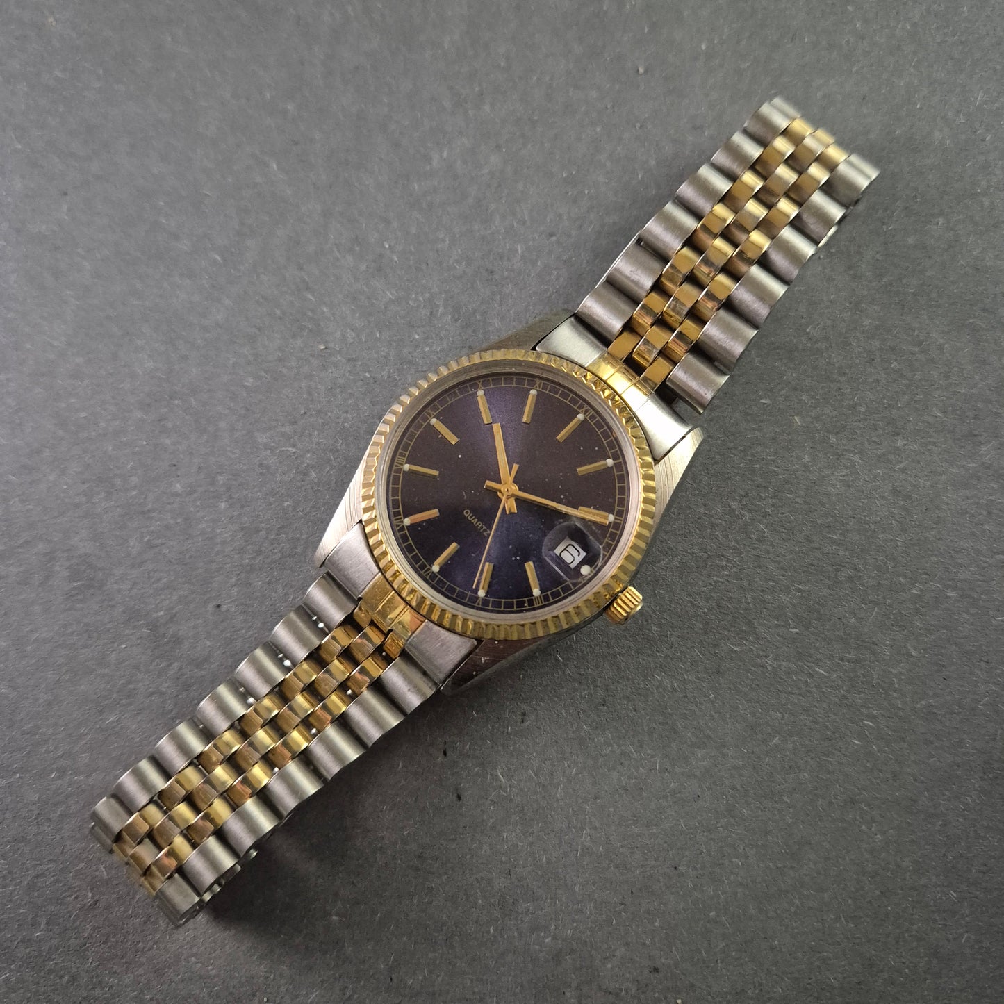 Elegante Zweifarbige Herrenarmbanduhr – Klassisches Design mit Edelstahlarmband