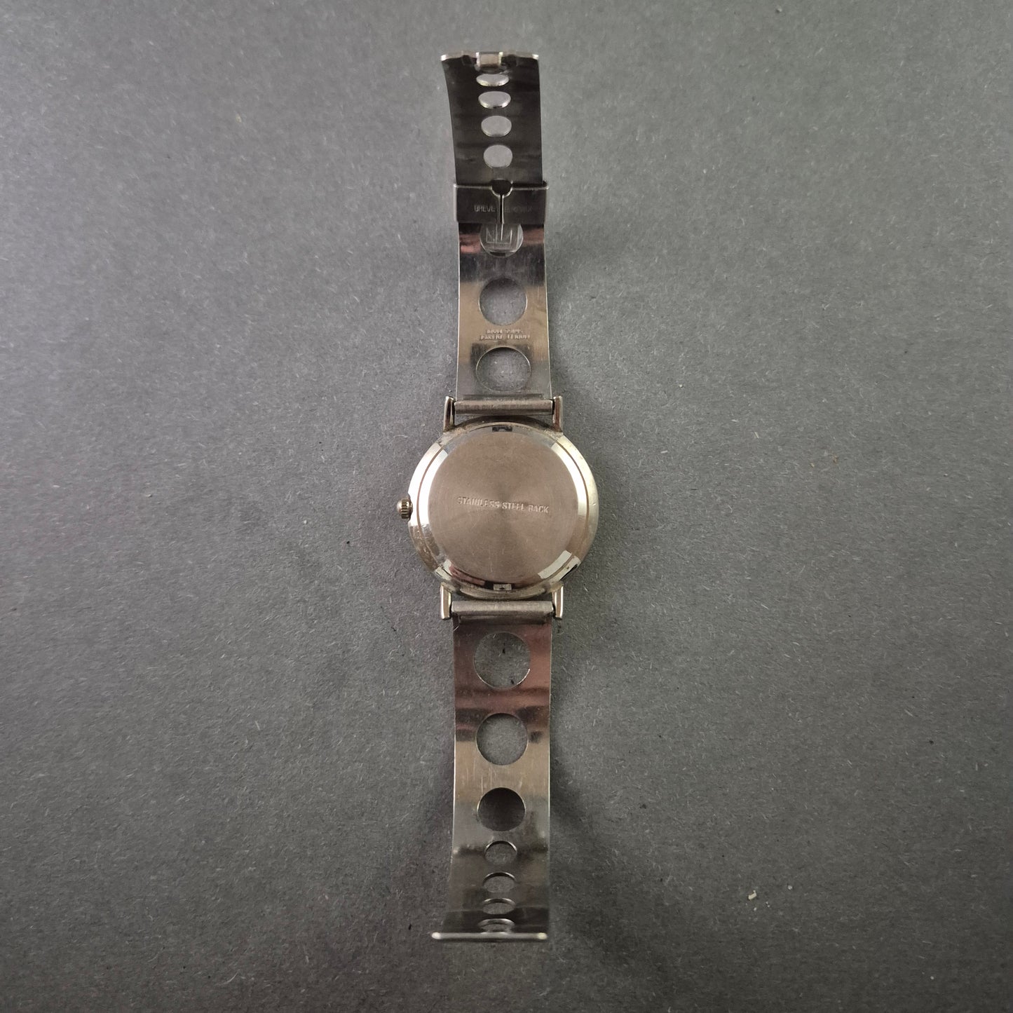 Boy London Armbanduhr – Trendiges Design mit Edelstahlarmband