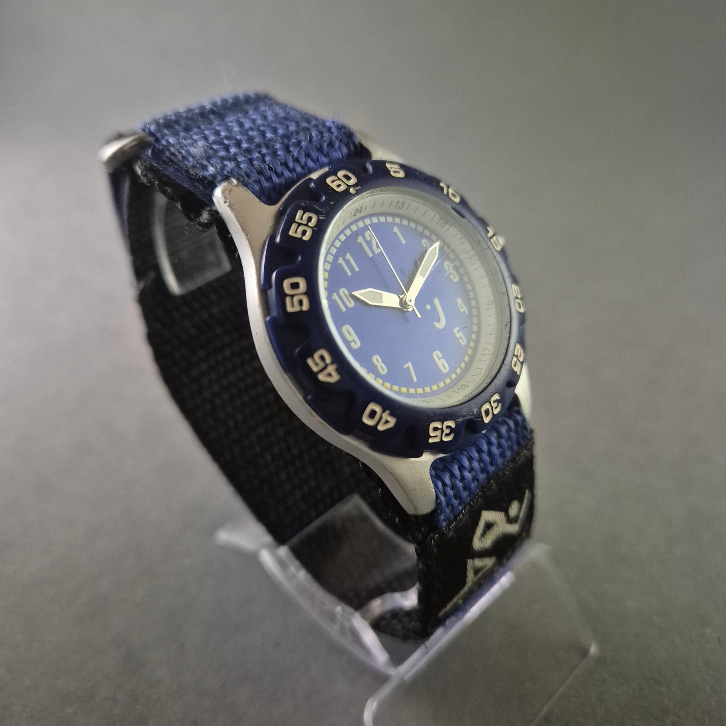 Sportliche Herrenarmbanduhr – Robustes Design mit Klettverschluss