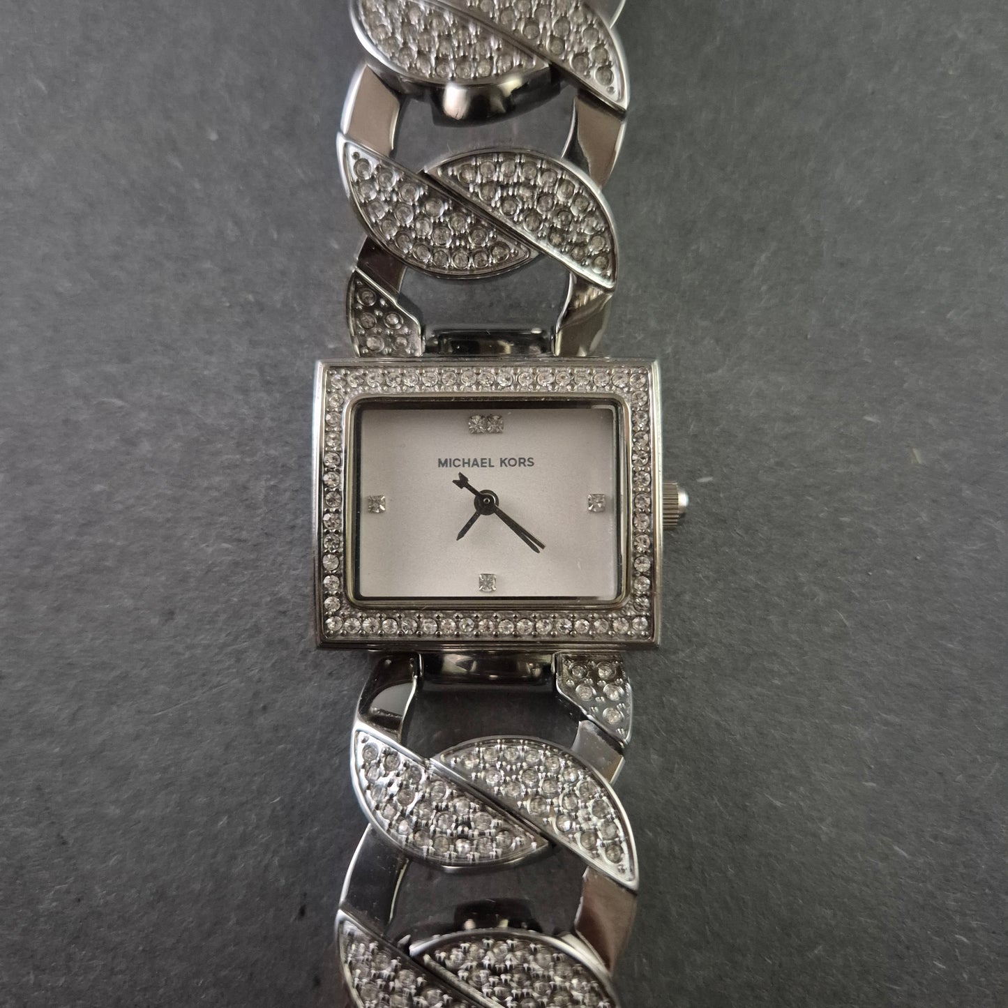 Michael Kors Damenarmbanduhr – Glamouröses Design mit Gliederarmband