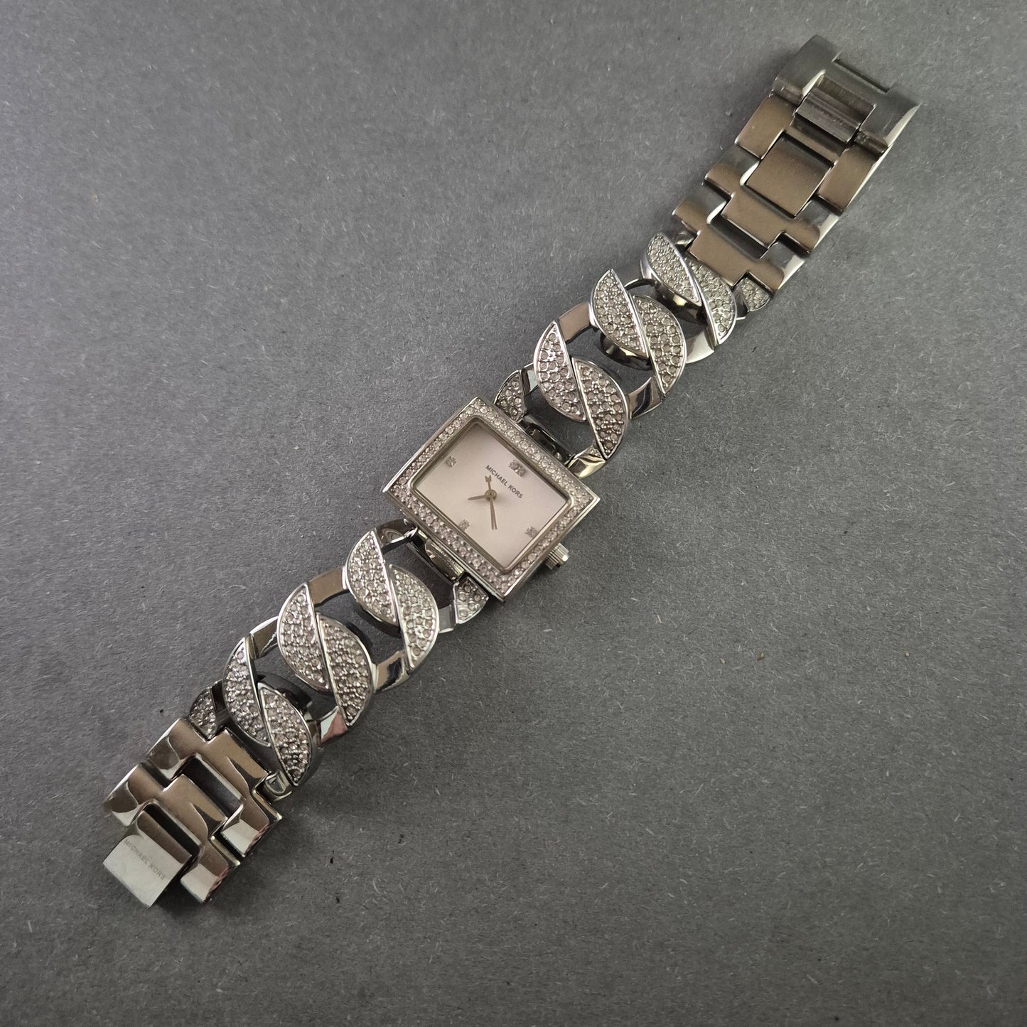 Michael Kors Damenarmbanduhr – Glamouröses Design mit Gliederarmband