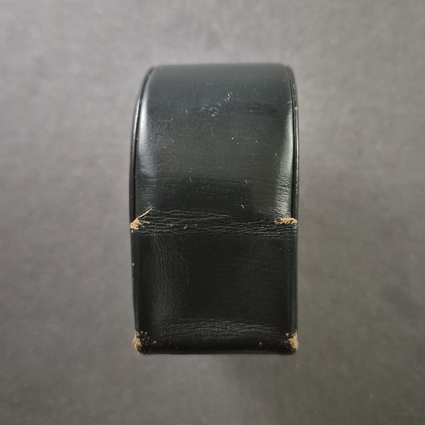 EMES Vintage Reisewecker – Elegantes Design mit Klappetui