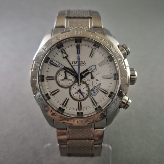 Festina Chronograph Herrenarmbanduhr – Sportliche Eleganz mit Edelstahlarmband