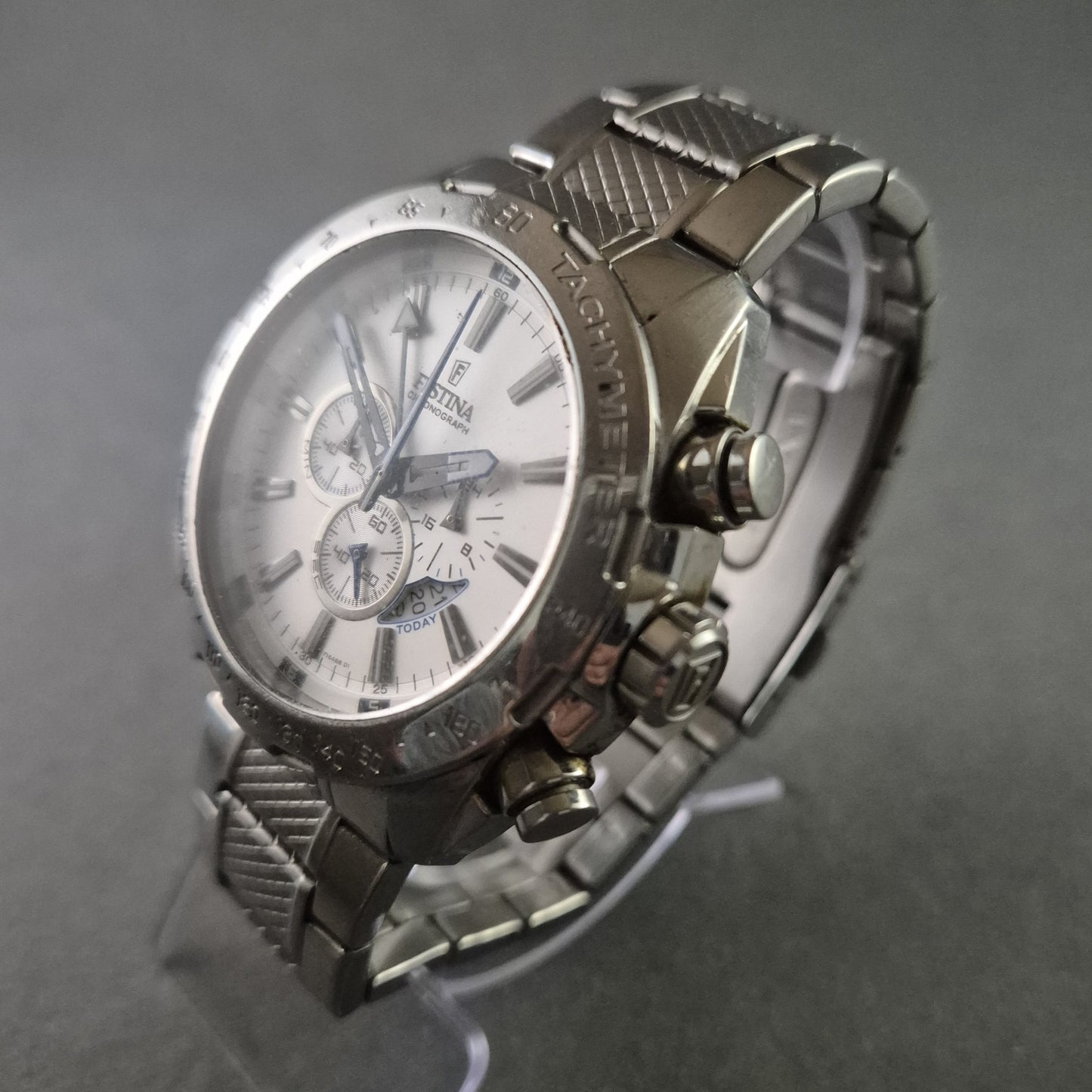 Festina Chronograph Herrenarmbanduhr – Sportliche Eleganz mit Edelstahlarmband