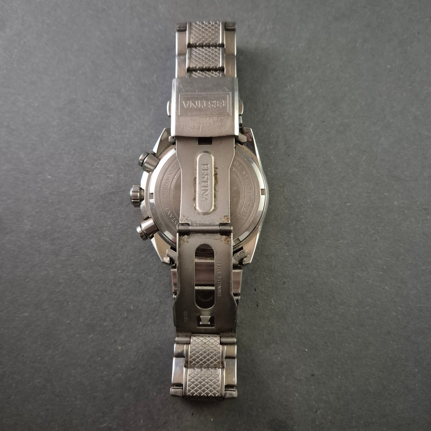 Festina Chronograph Herrenarmbanduhr – Sportliche Eleganz mit Edelstahlarmband