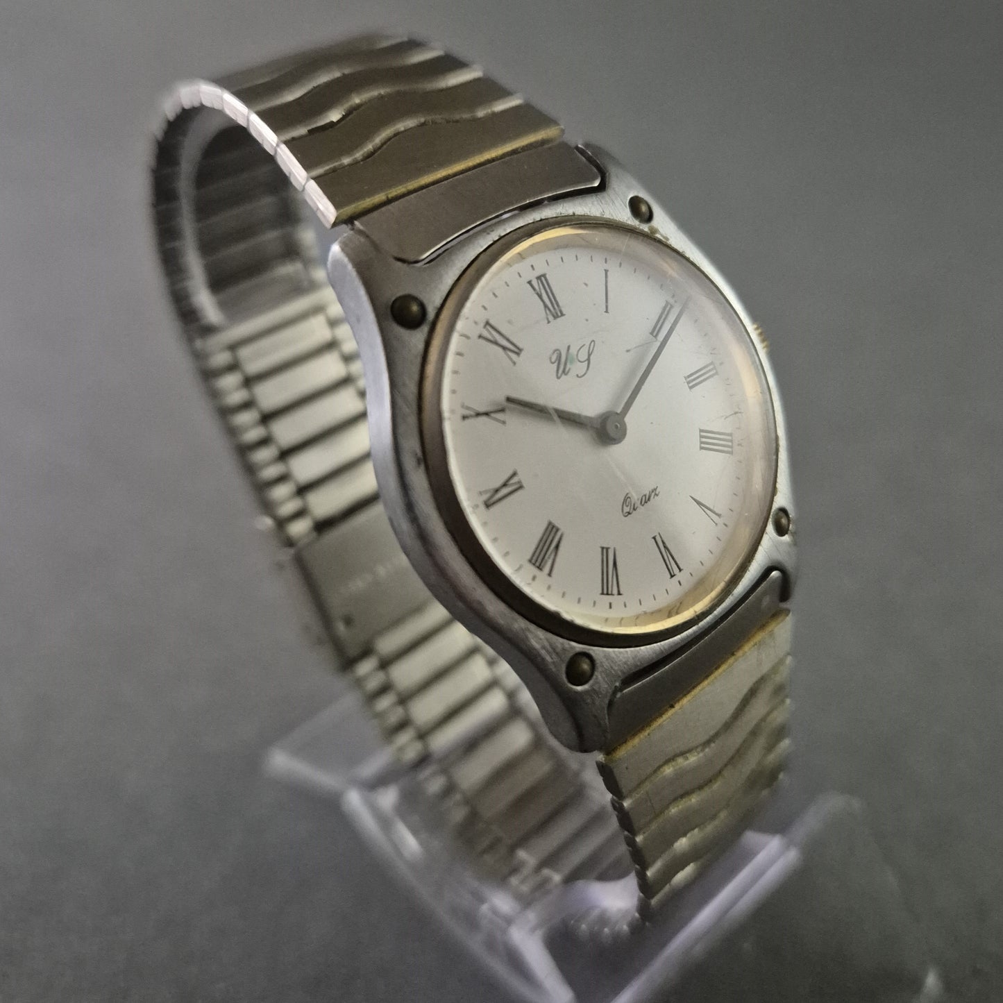 Klassische UG Quarzarmbanduhr – Eleganz mit römischen Ziffern