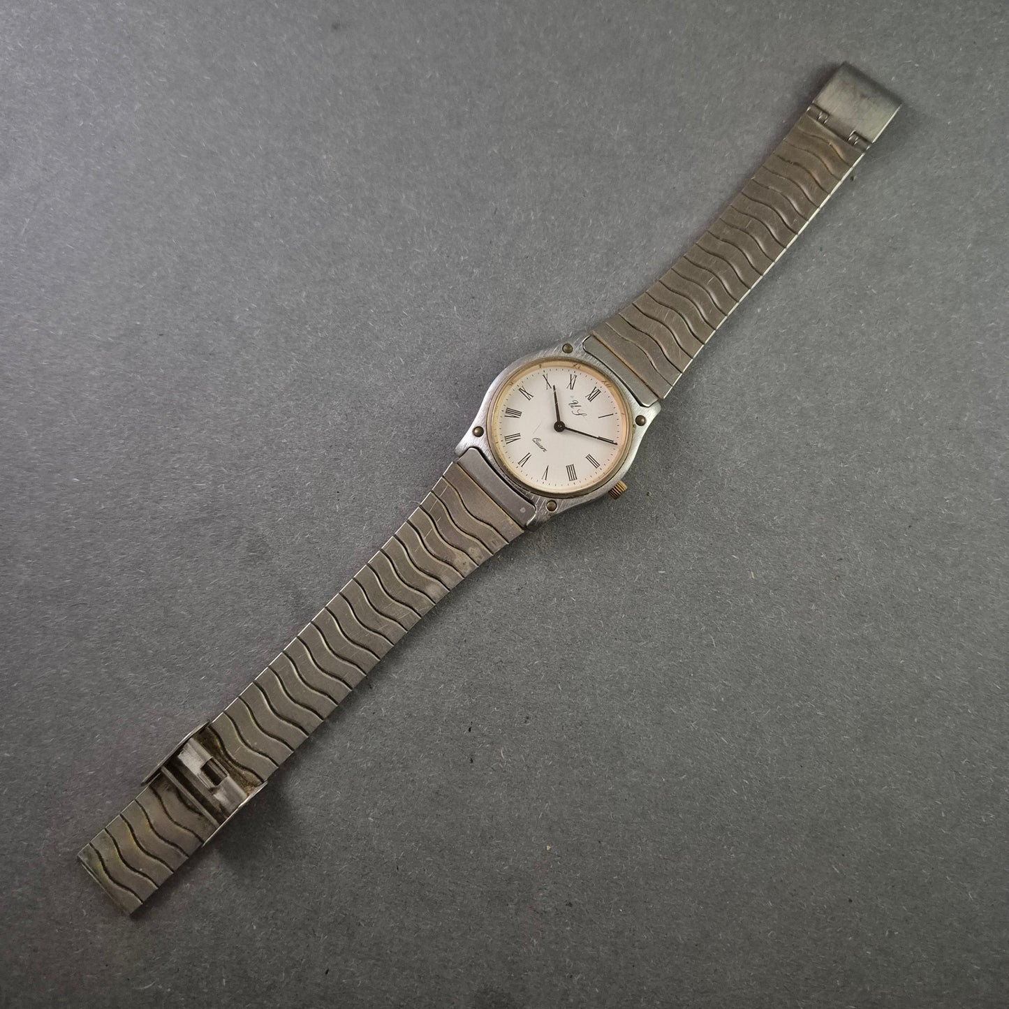 Klassische UG Quarzarmbanduhr – Eleganz mit römischen Ziffern