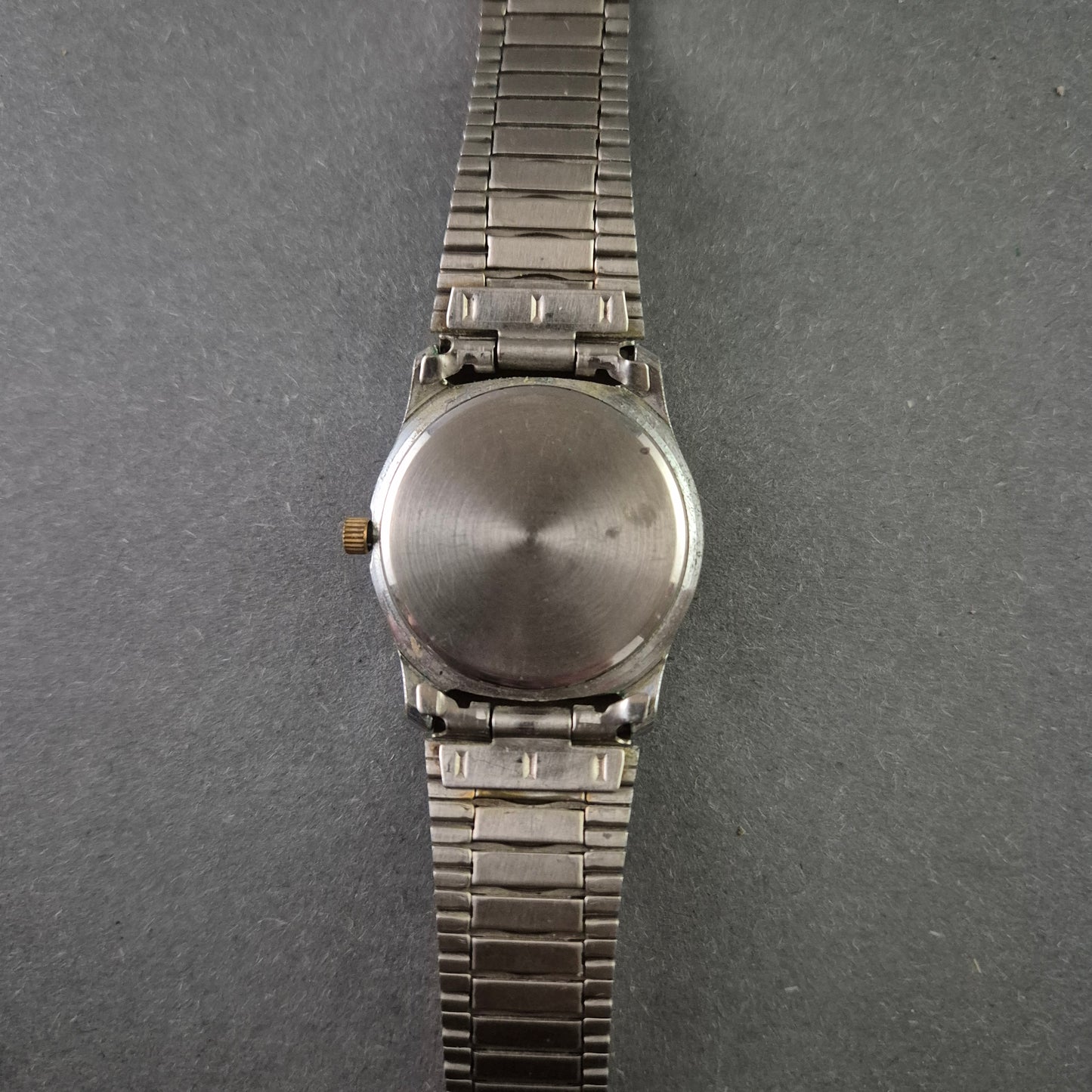 Klassische UG Quarzarmbanduhr – Eleganz mit römischen Ziffern