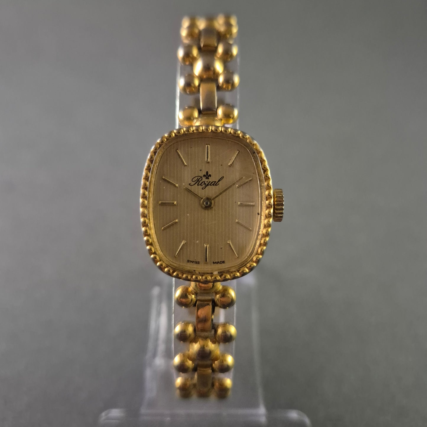 Elegante Royal Damenarmbanduhr – Goldfarbener Vintage-Look