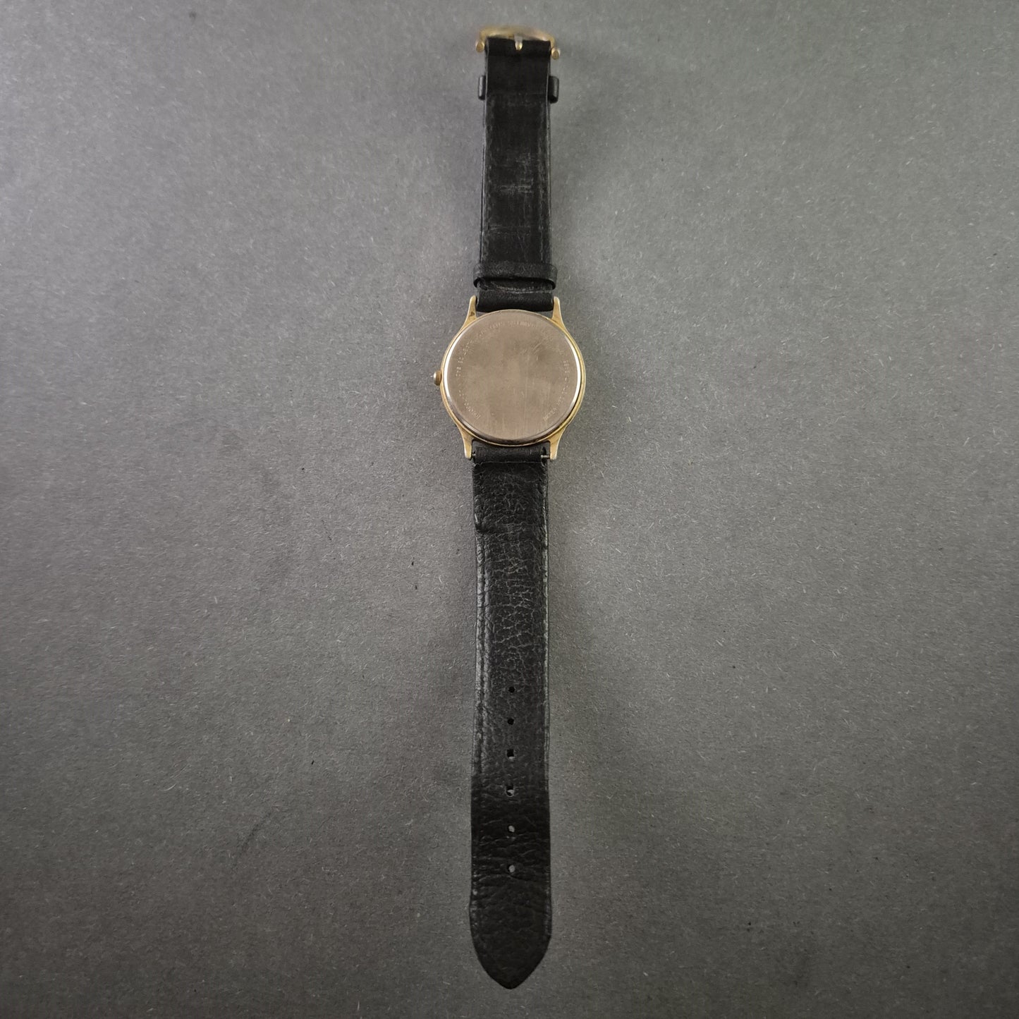 Klassische Lorus Herrenarmbanduhr – Elegantes Design mit römischen Ziffern